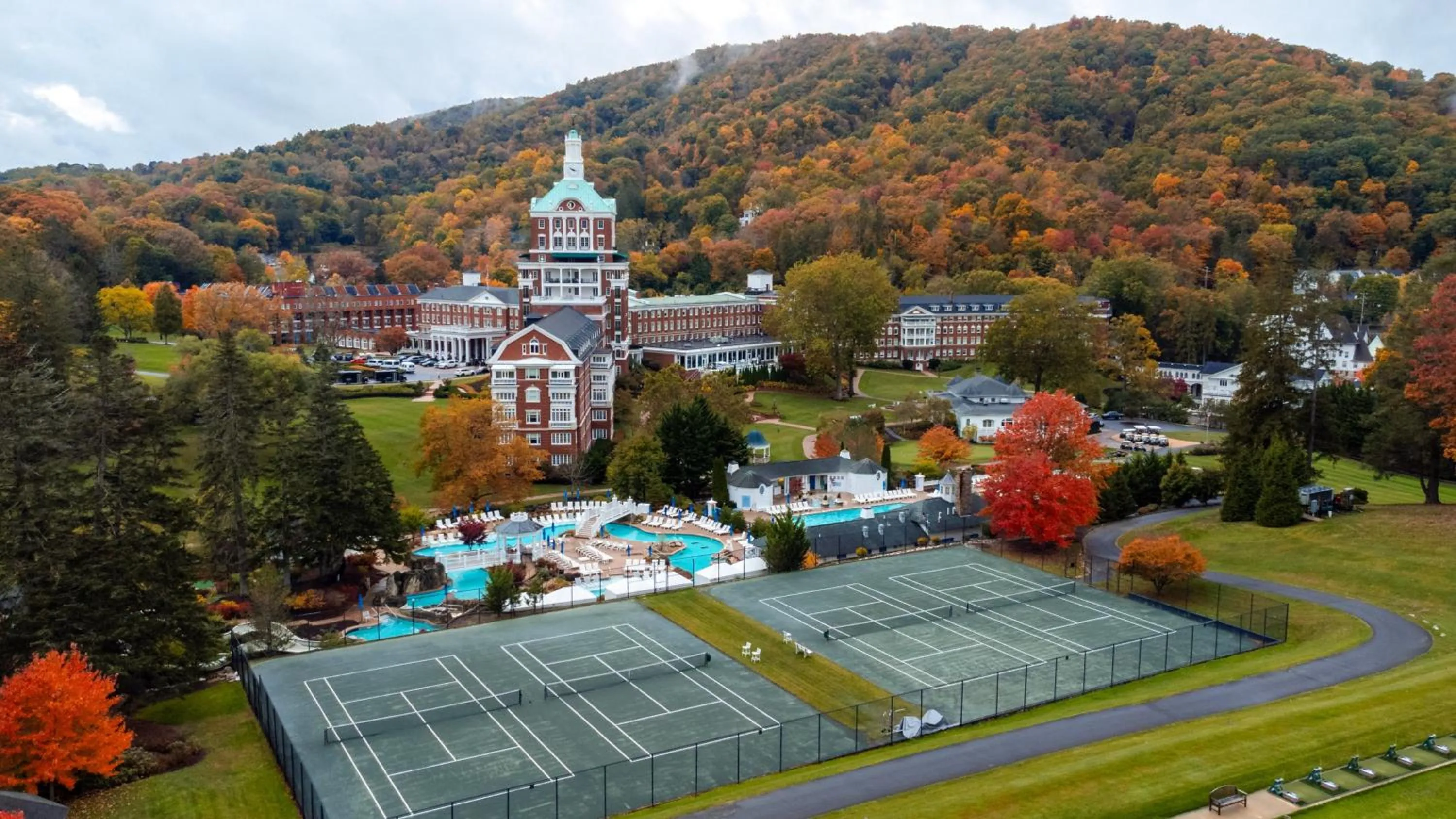Tennis court in The Omni Homestead Resort & Spa