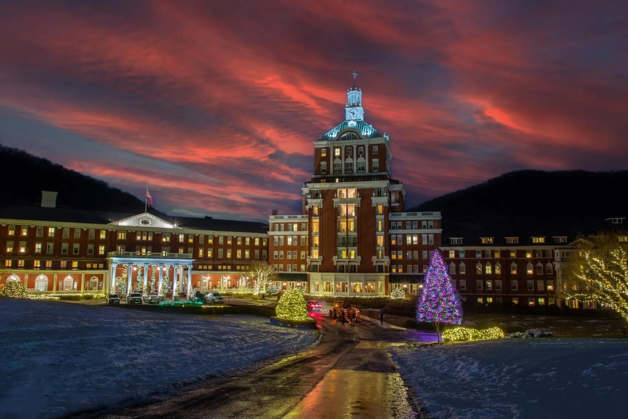 Facade/entrance in The Omni Homestead Resort & Spa