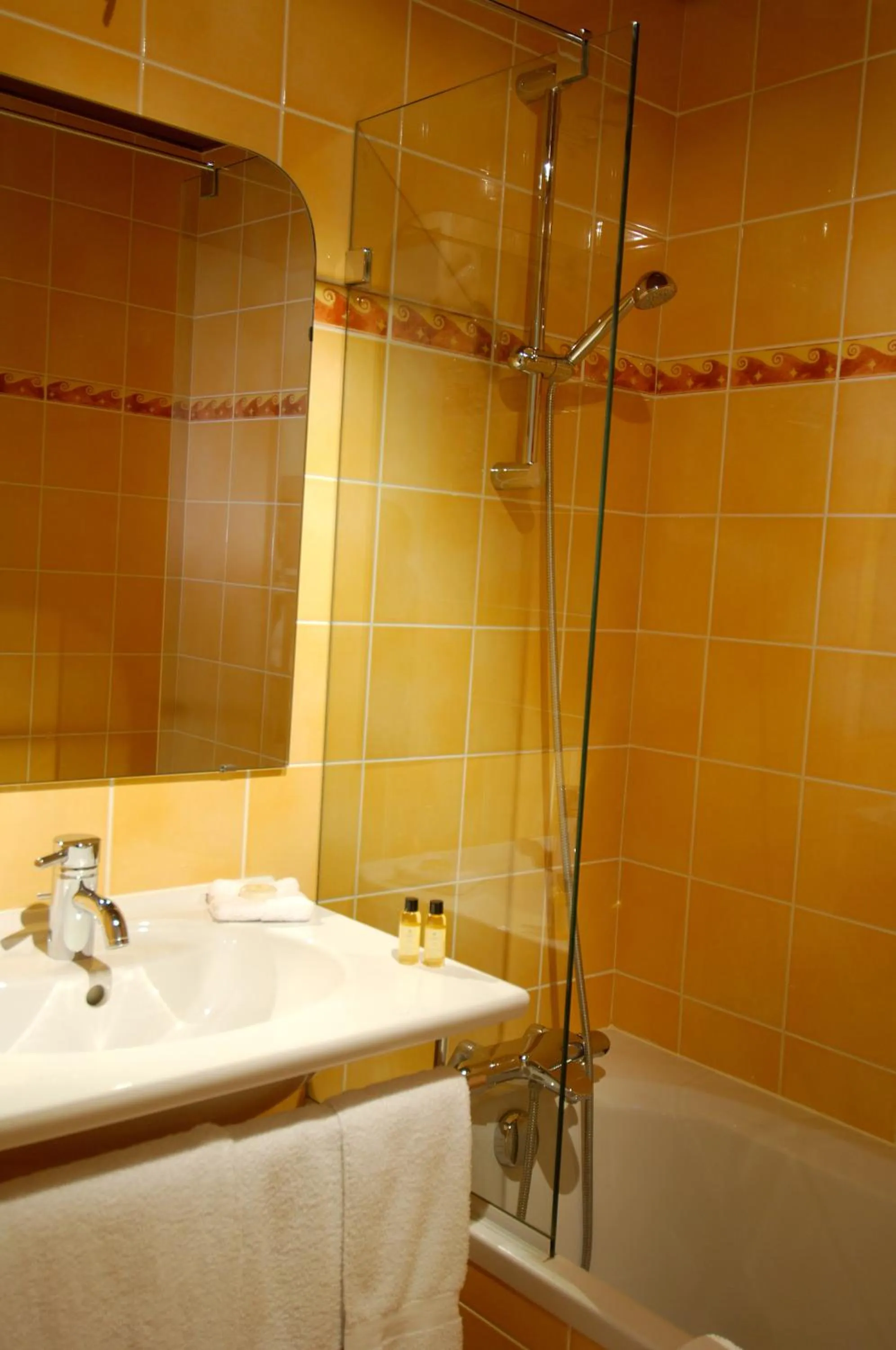 Bathroom in Hôtel de La Cloche