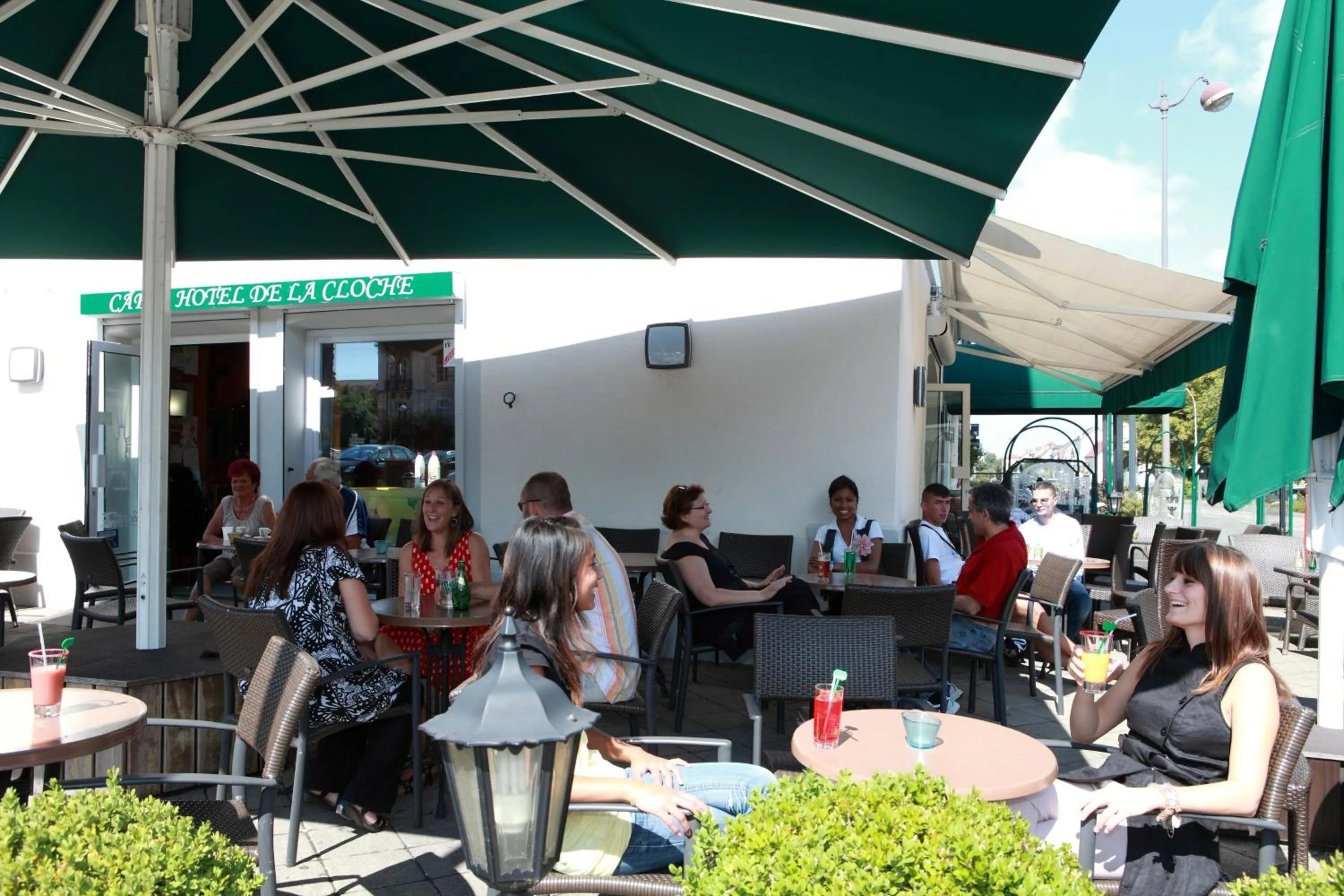 Patio in Hôtel de La Cloche