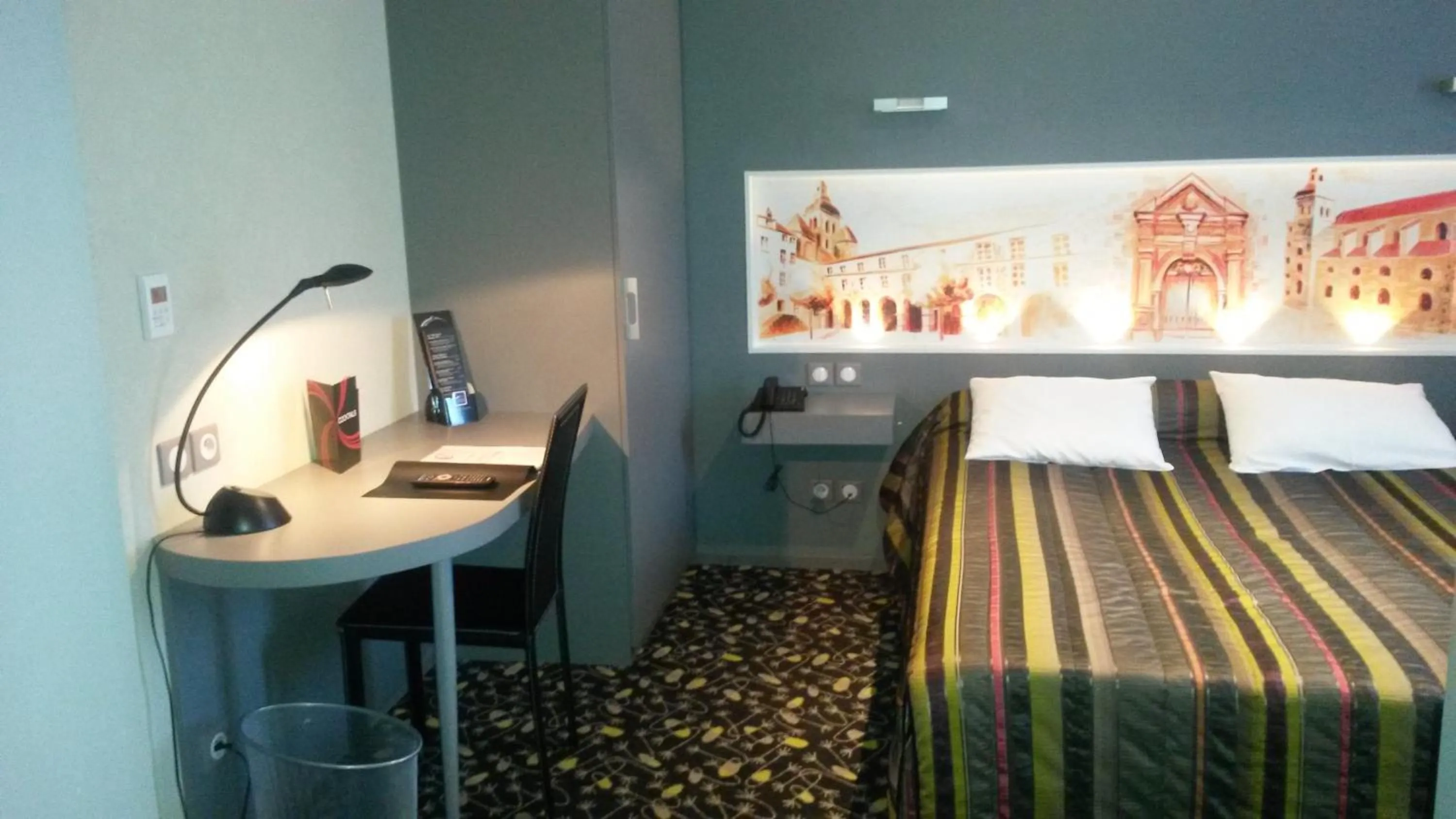 Photo of the whole room, Bed in Hôtel de La Cloche