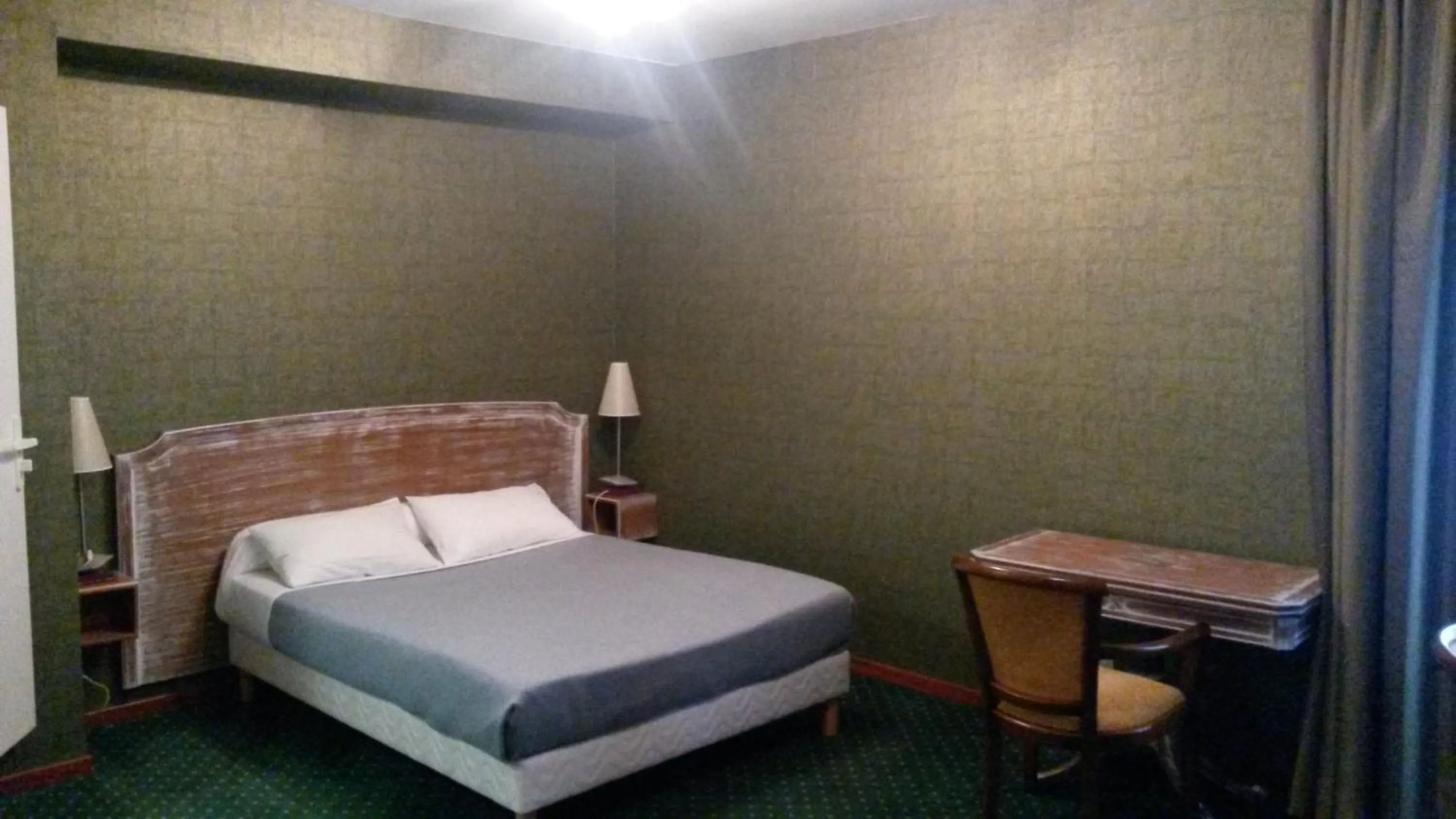 Bed in Hôtel de La Cloche