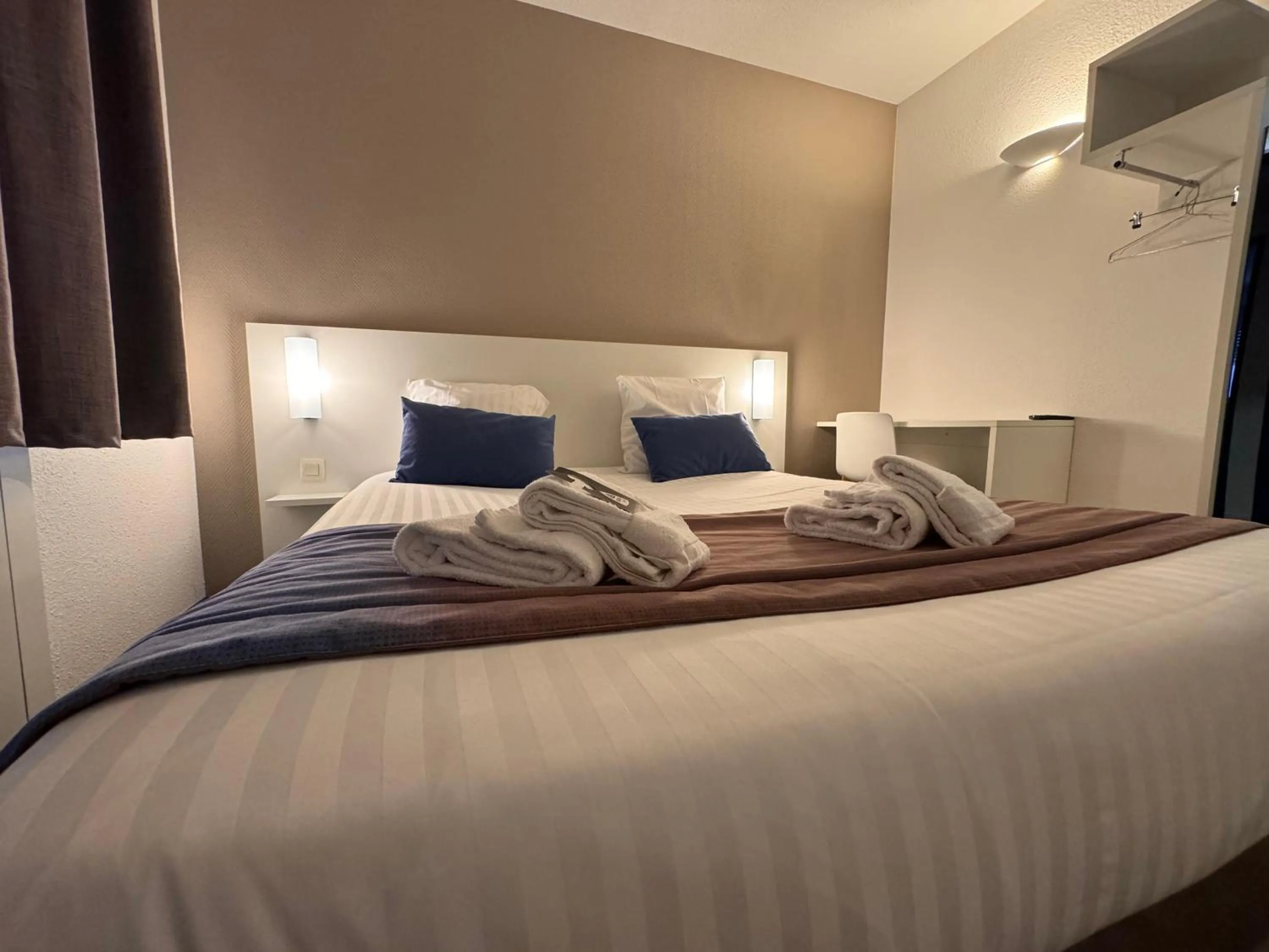 Bed in Le 2 by Hotel Akena - Nantes Beaujoire, Porte de Sainte Luce