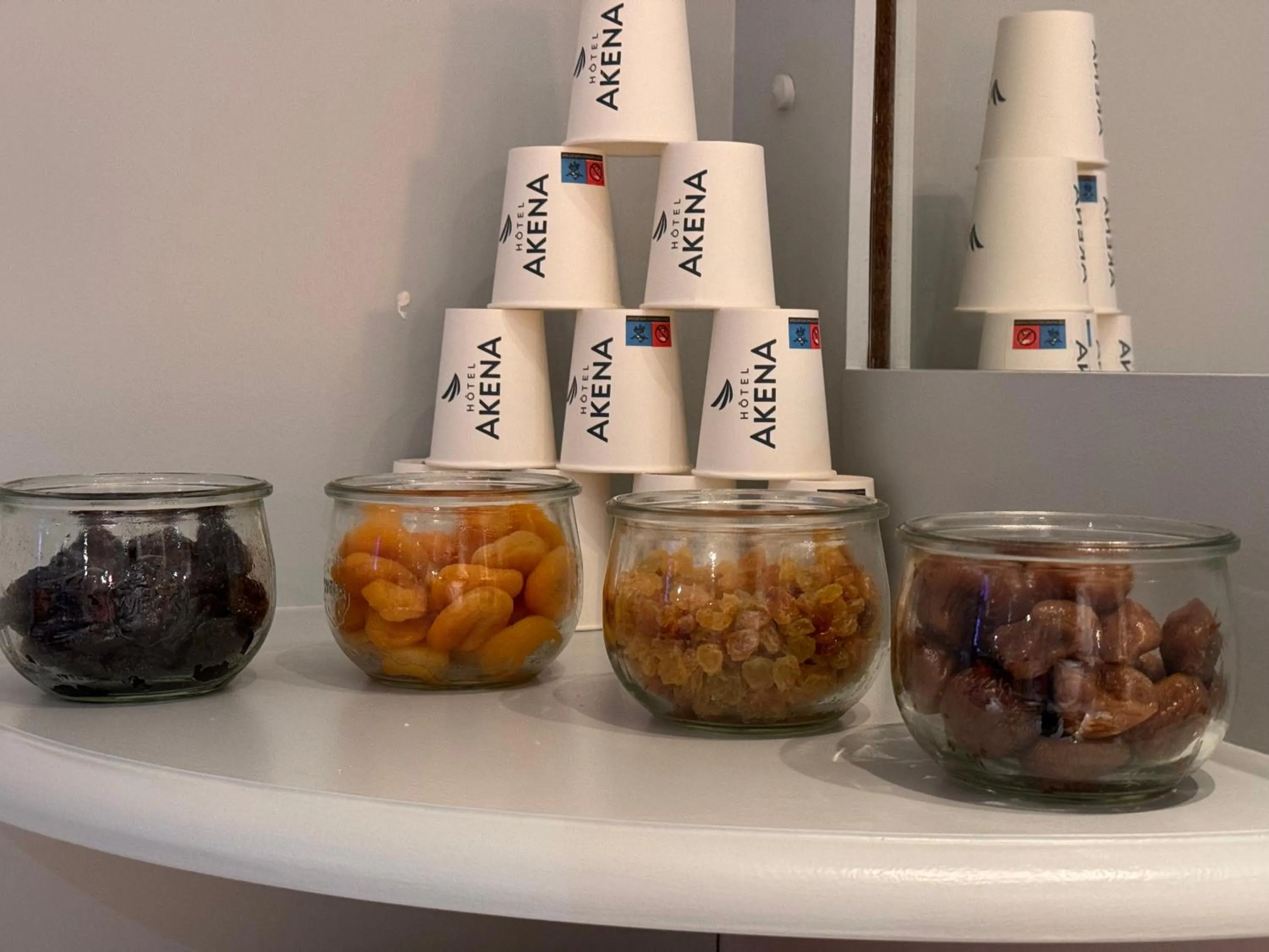 Food and drinks in Le 2 by Hotel Akena - Nantes Beaujoire, Porte de Sainte Luce