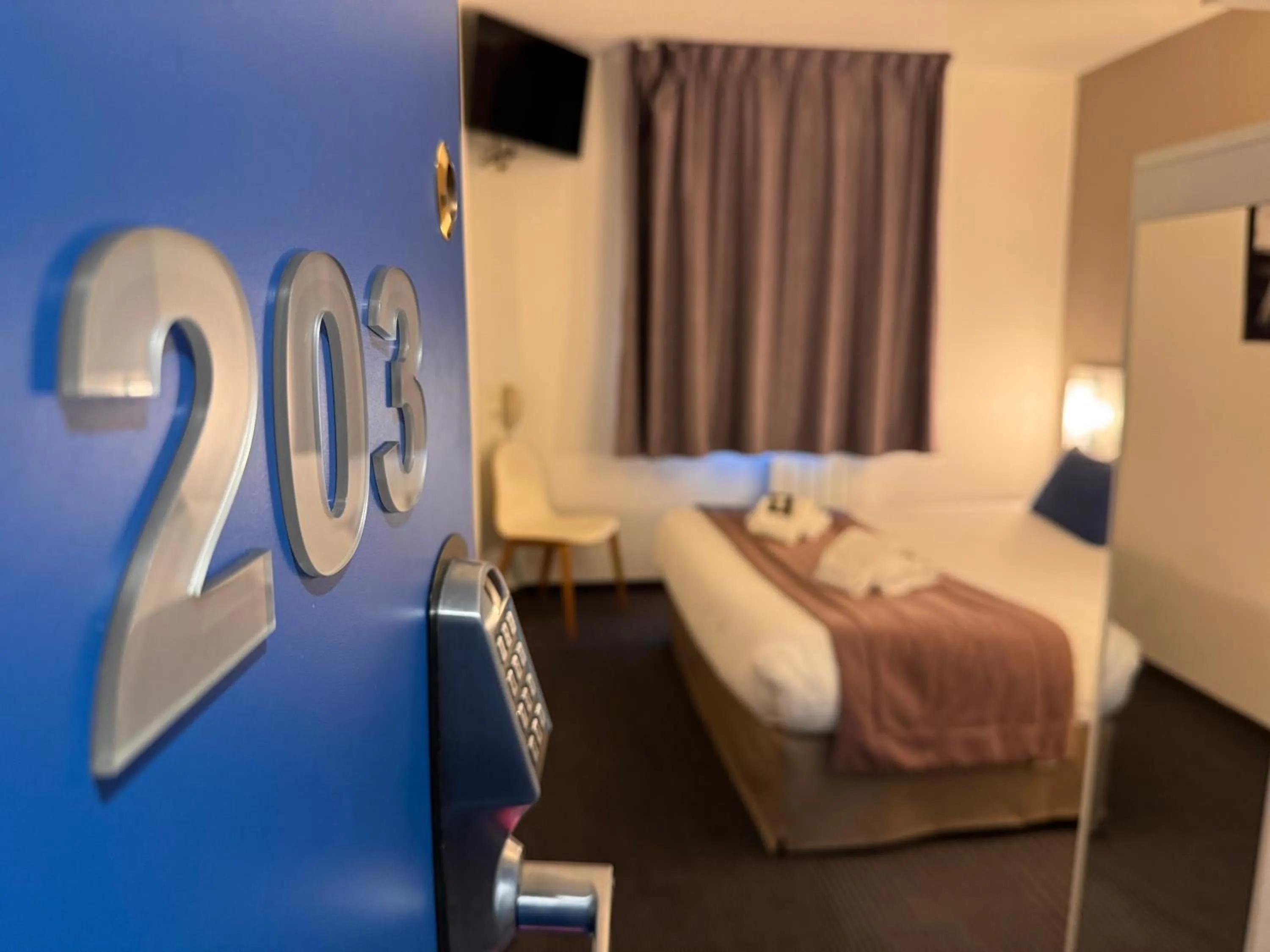 TV and multimedia, Bed in Le 2 by Hotel Akena - Nantes Beaujoire, Porte de Sainte Luce