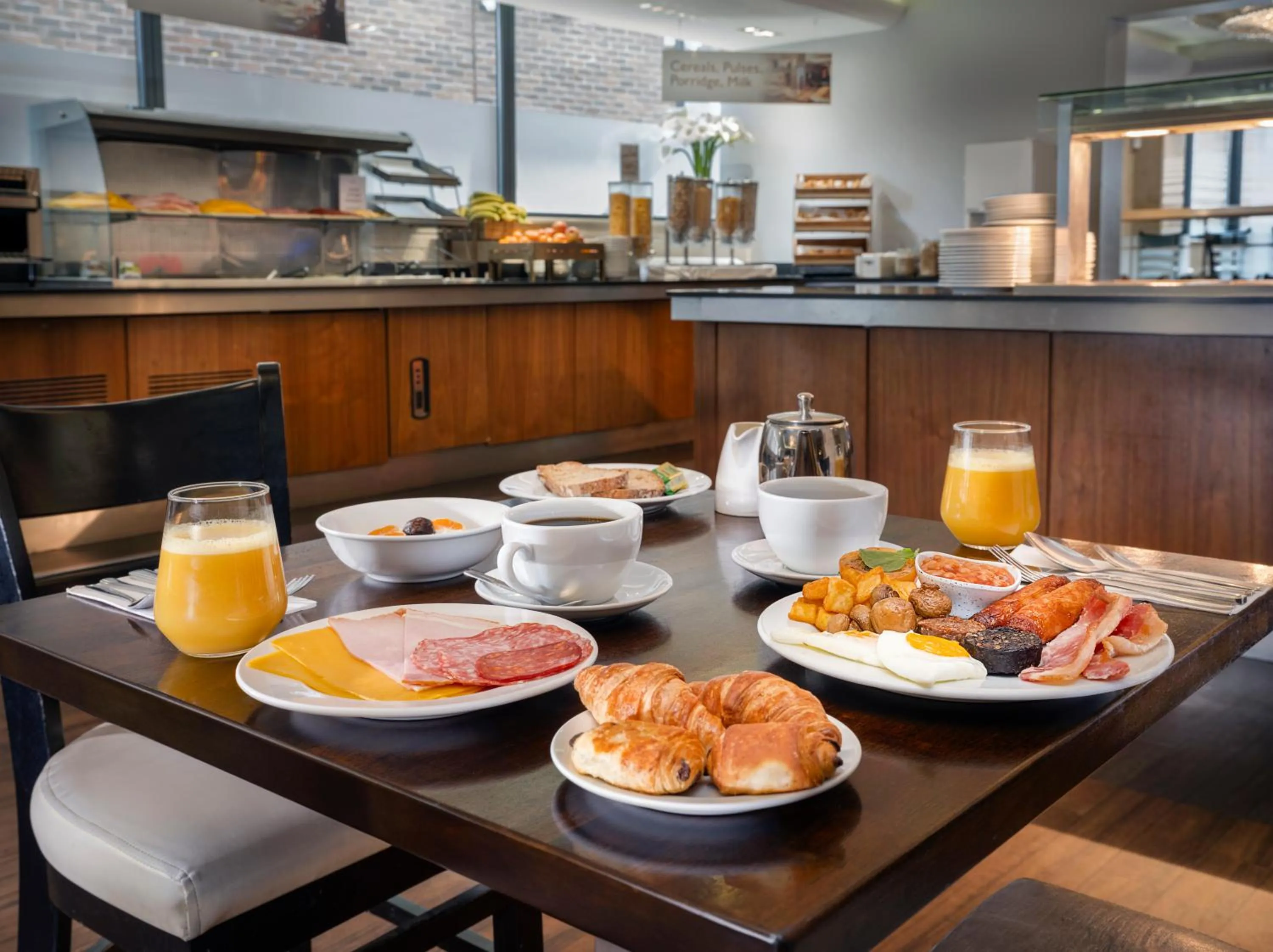 Restaurant/places to eat in Academy Plaza Hotel