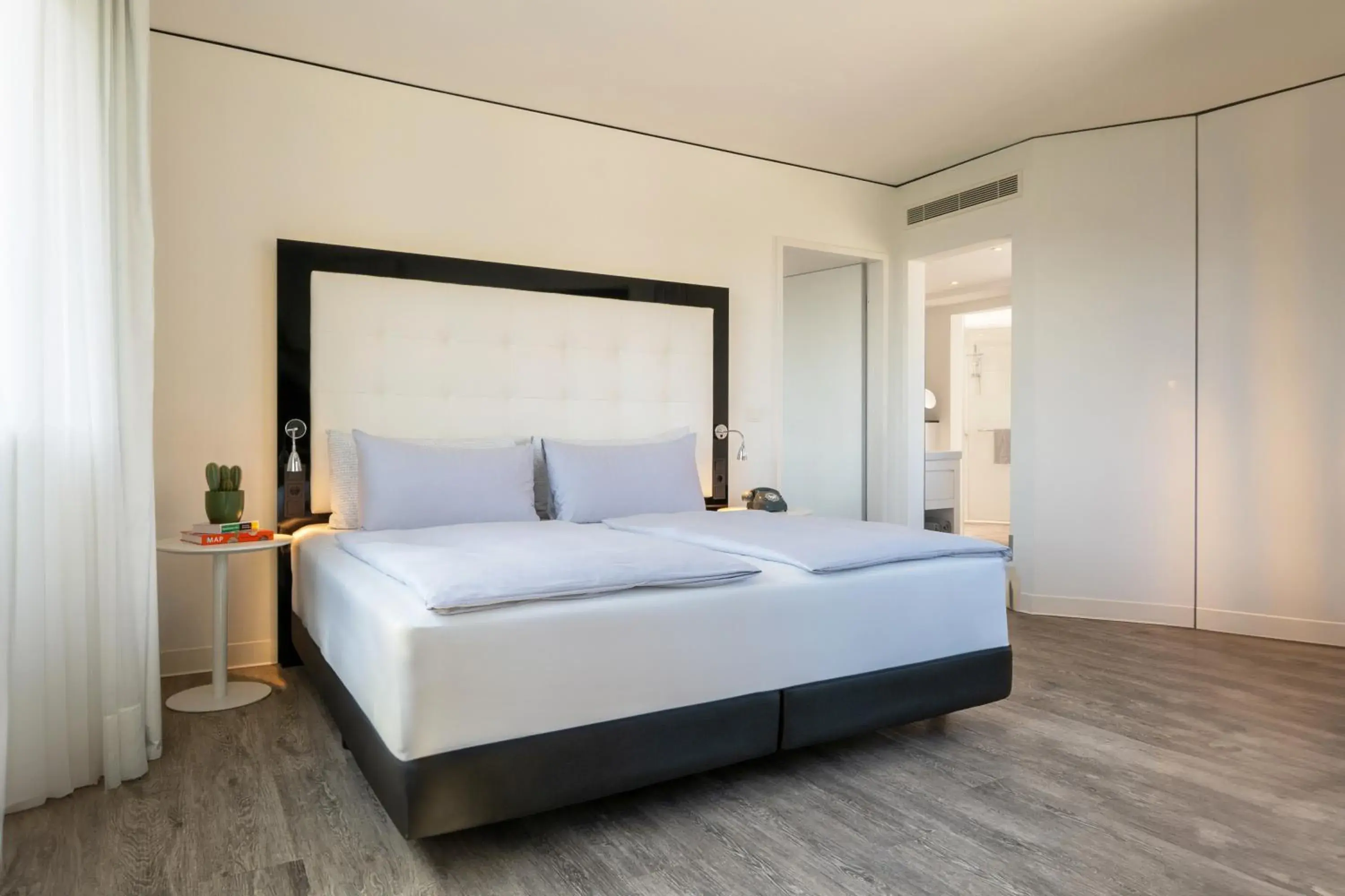 Bed in INNSiDE by Meliá Hamburg Hafen Bed in INNSiDE by Meliá Hamburg Hafen