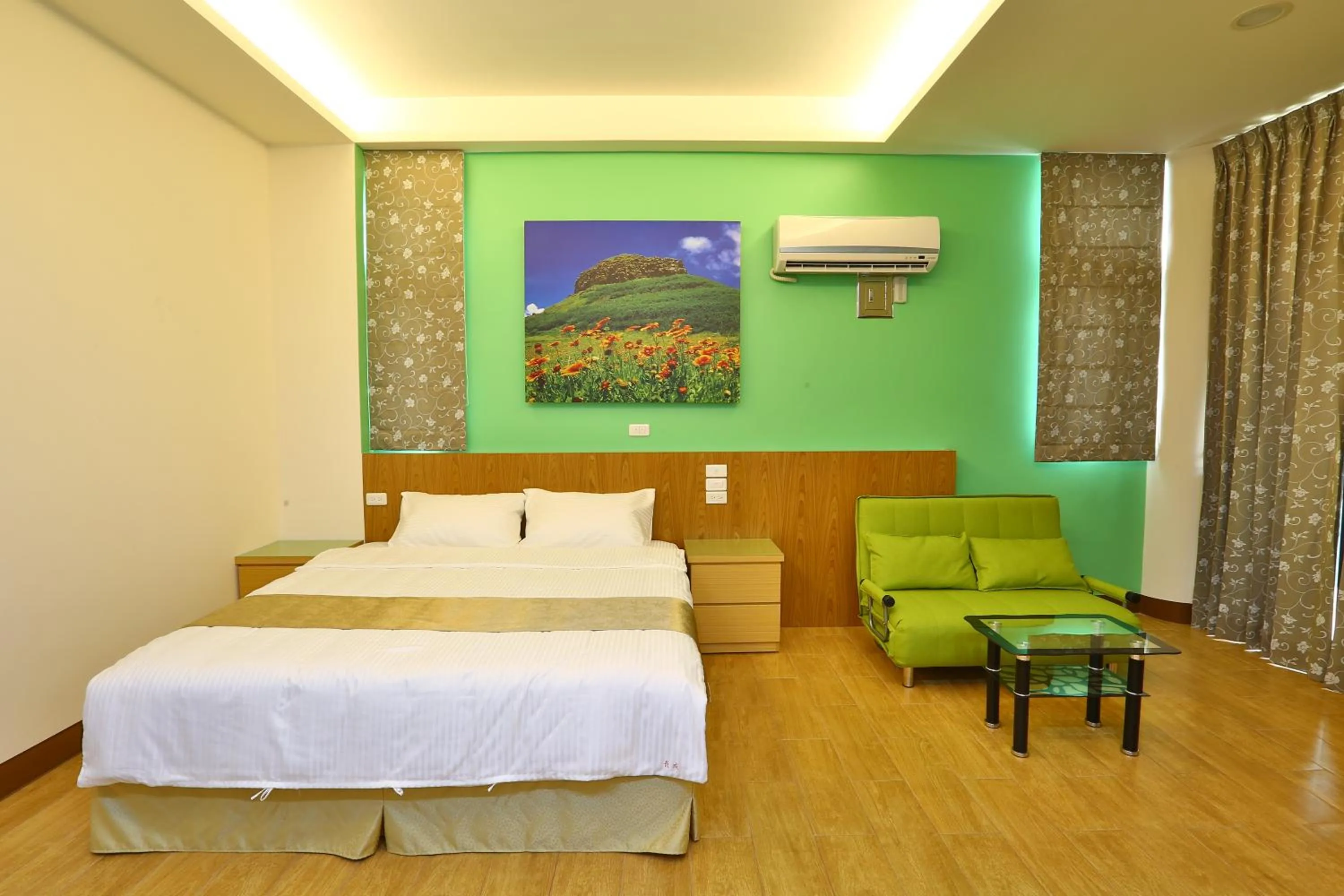 Bedroom, Bed in Chang Cheng Min Su