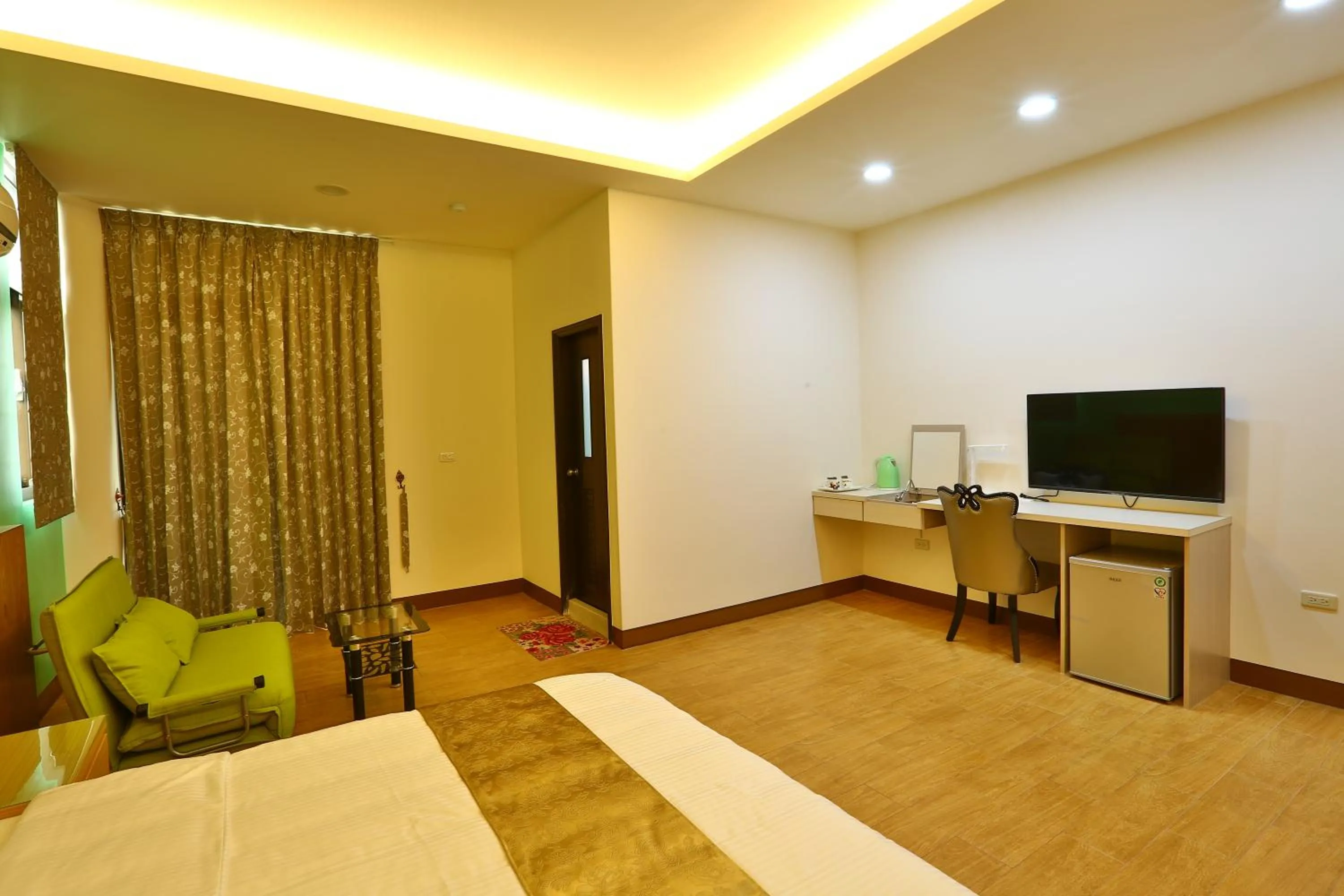 Bedroom, Bed in Chang Cheng Min Su