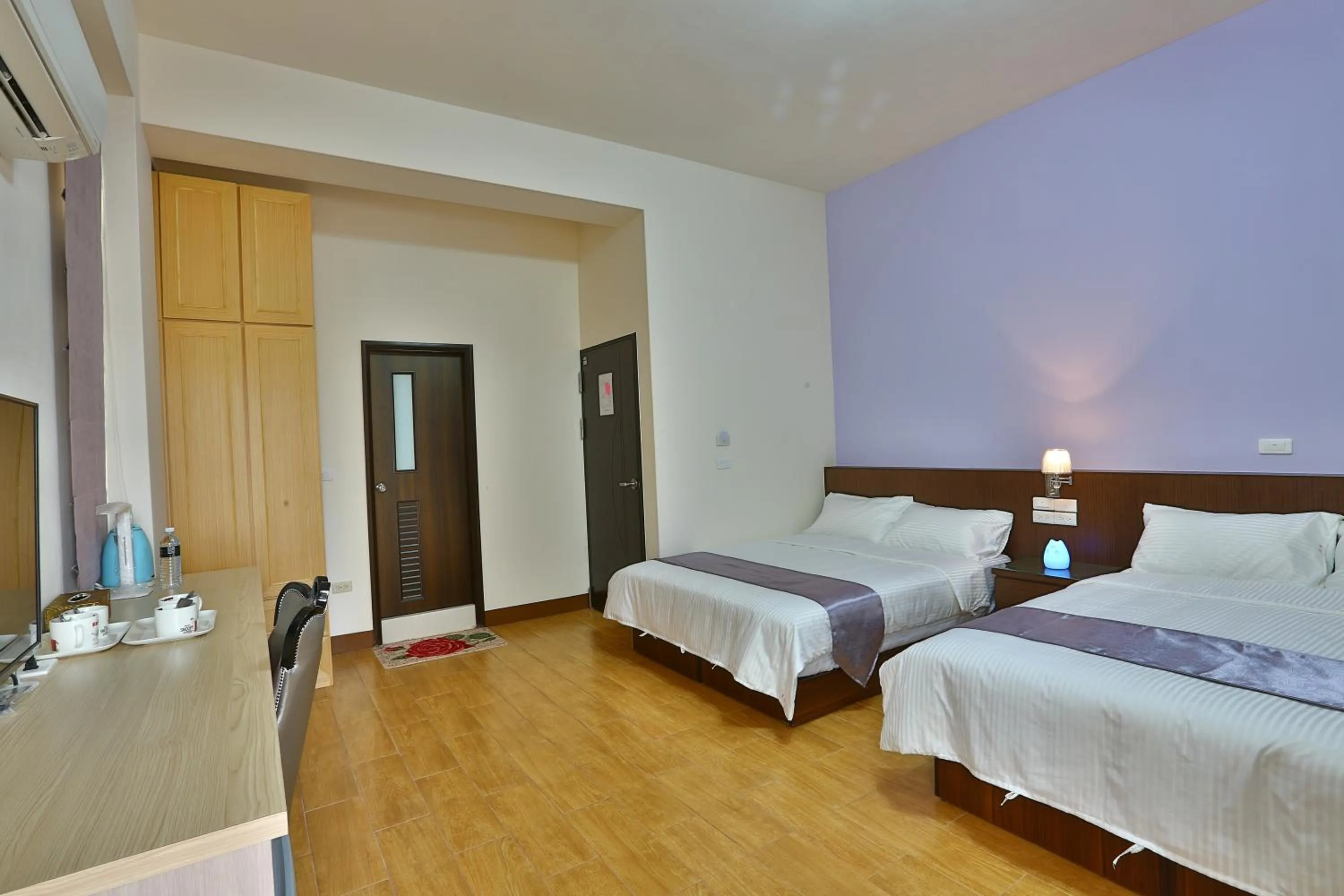 Photo of the whole room, Bed in Chang Cheng Min Su