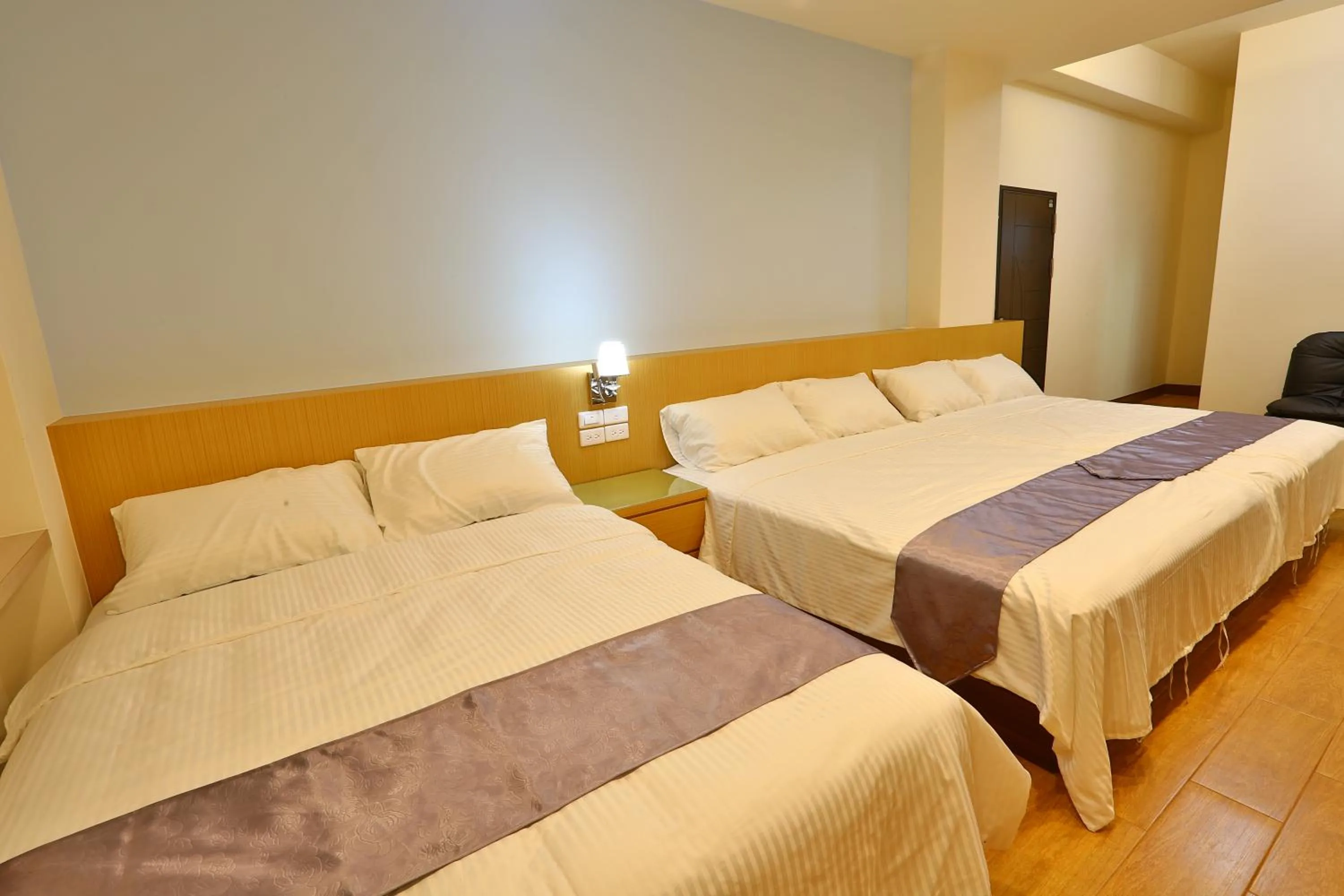 Bedroom, Bed in Chang Cheng Min Su