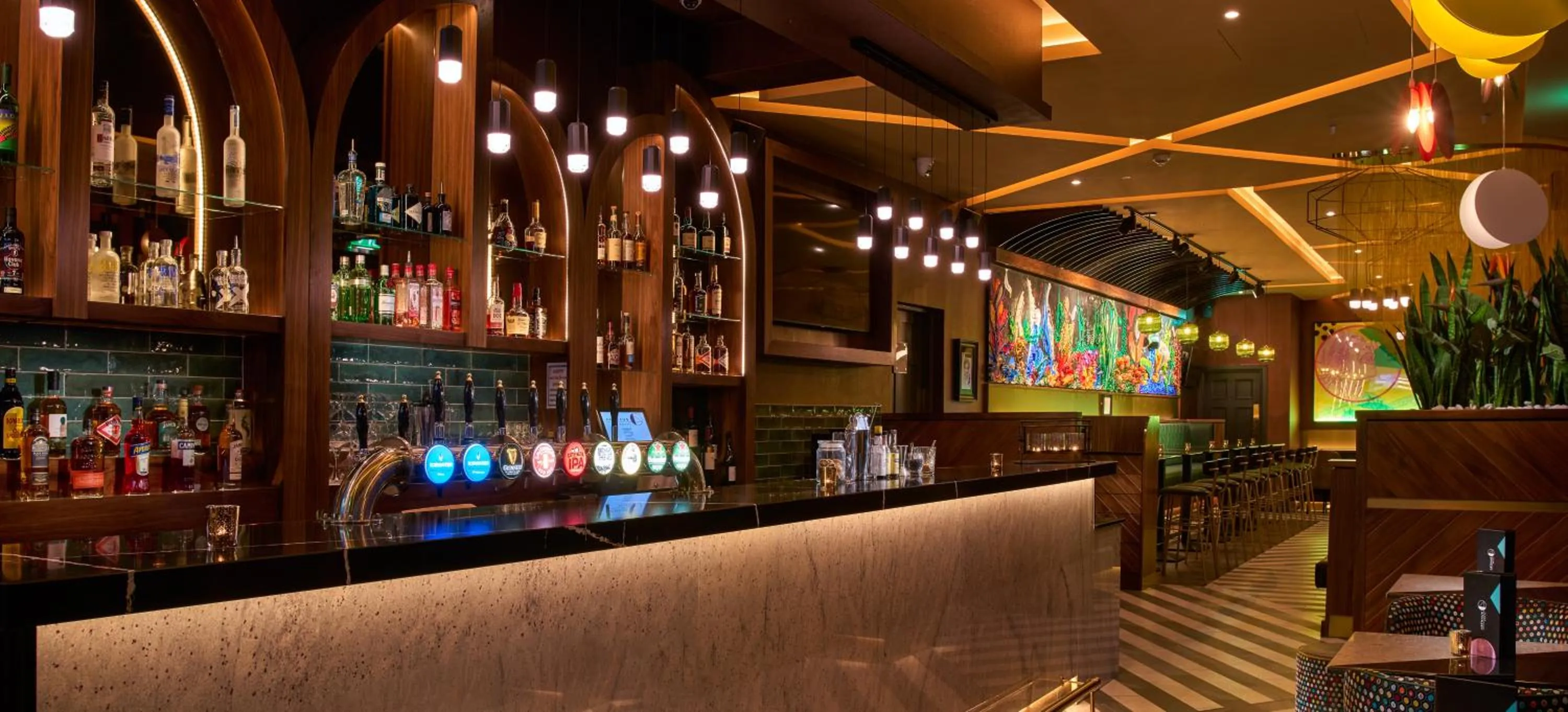 Restaurant/places to eat in Arthaus Hotel