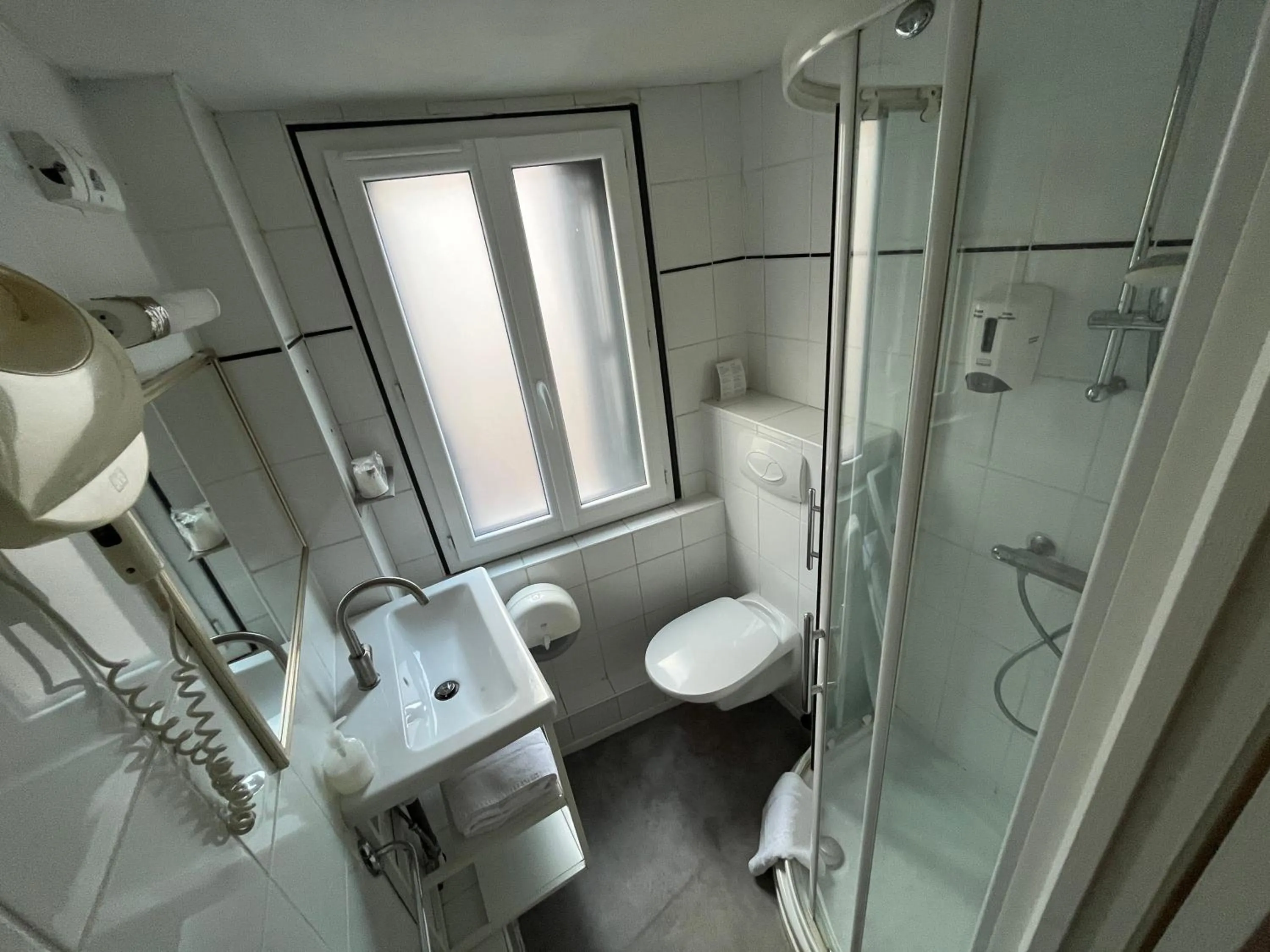 Classic Twin Room in Arnaud Bernard Hôtel