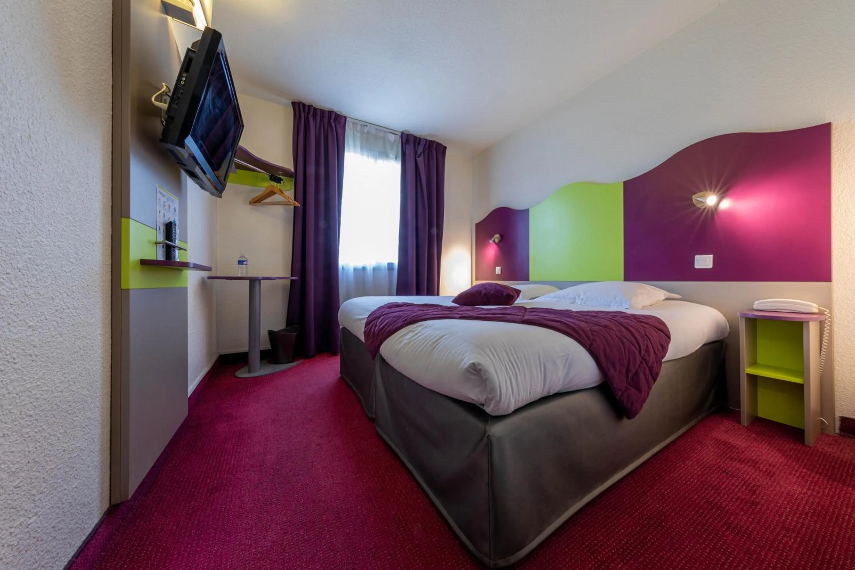 Bedroom, Bed in Logis Hotel Noemys pont de l'Etoile