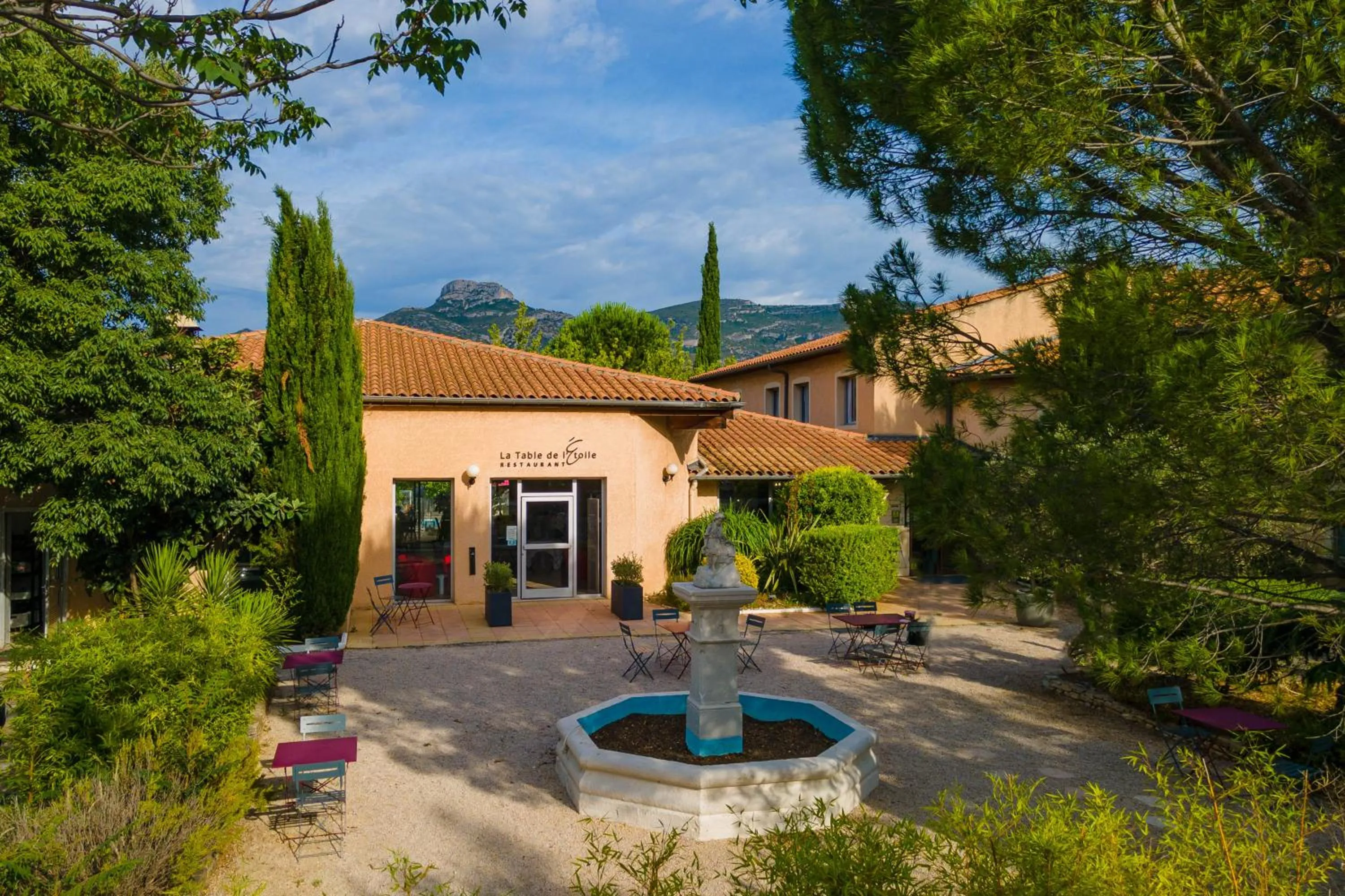 Property building in Logis Hotel Noemys pont de l'Etoile