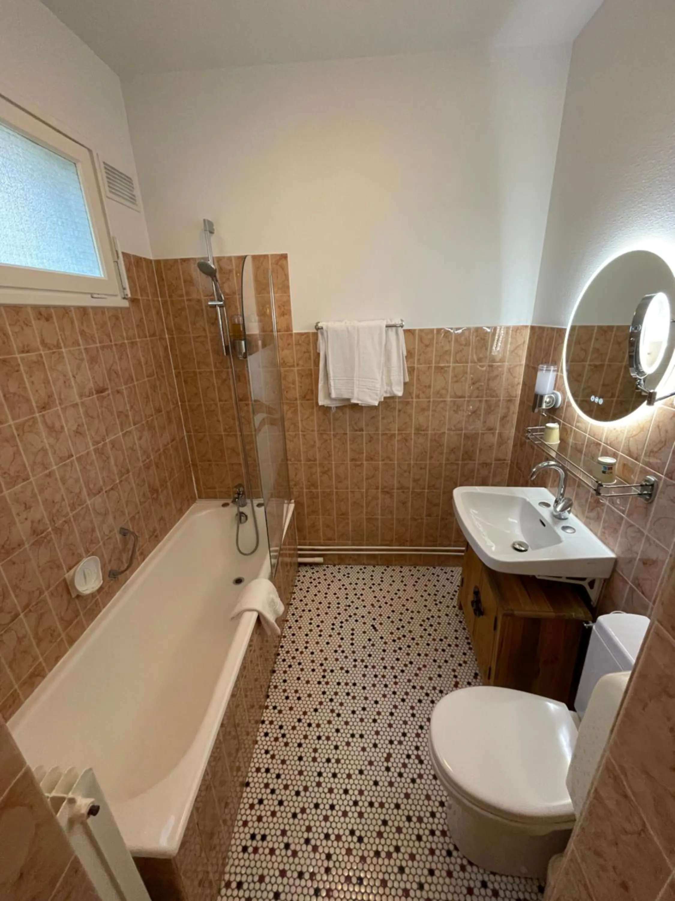 Toilet in Balzac Hôtel Restaurant