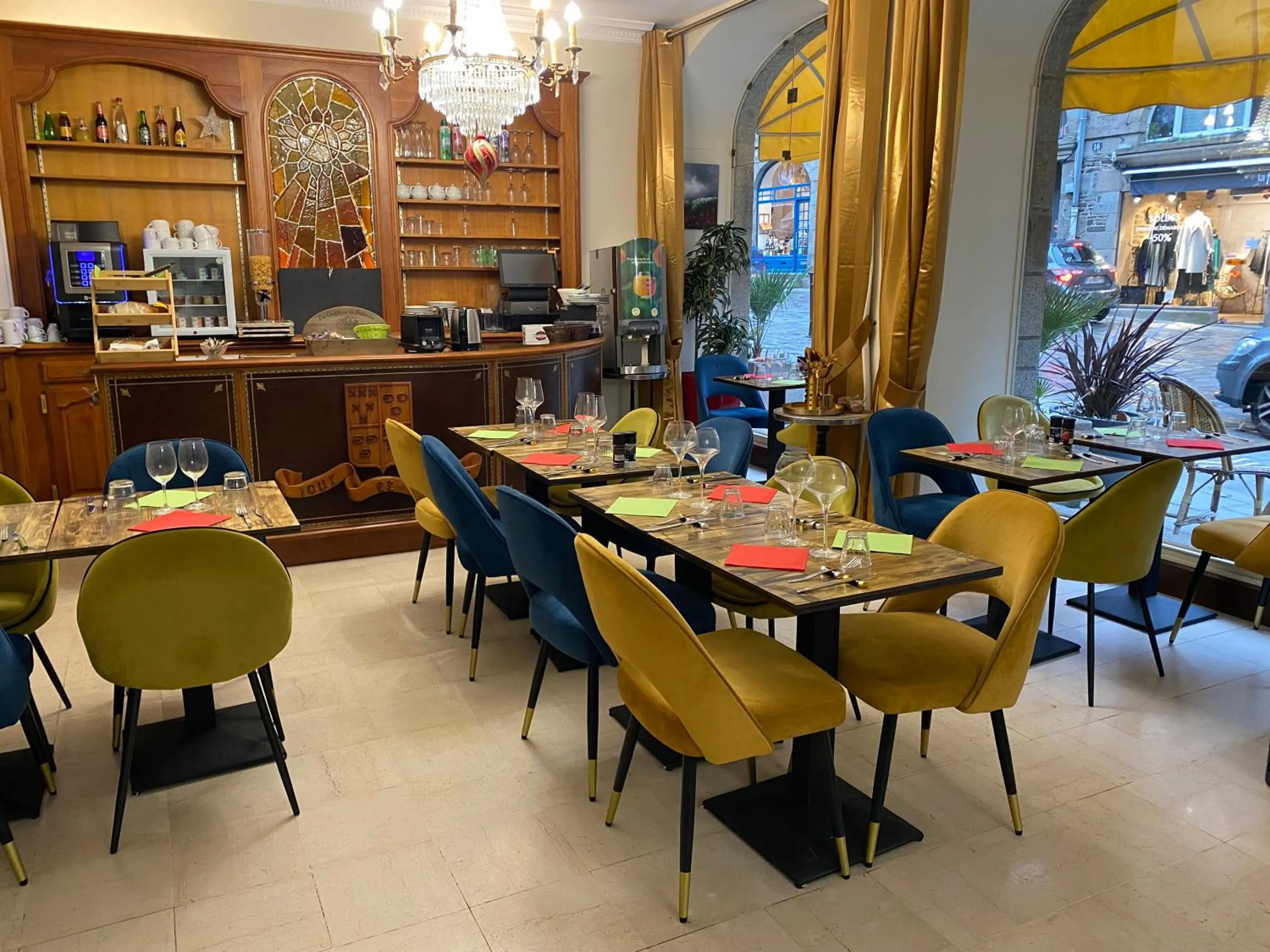 Restaurant/places to eat in Balzac Hôtel Restaurant