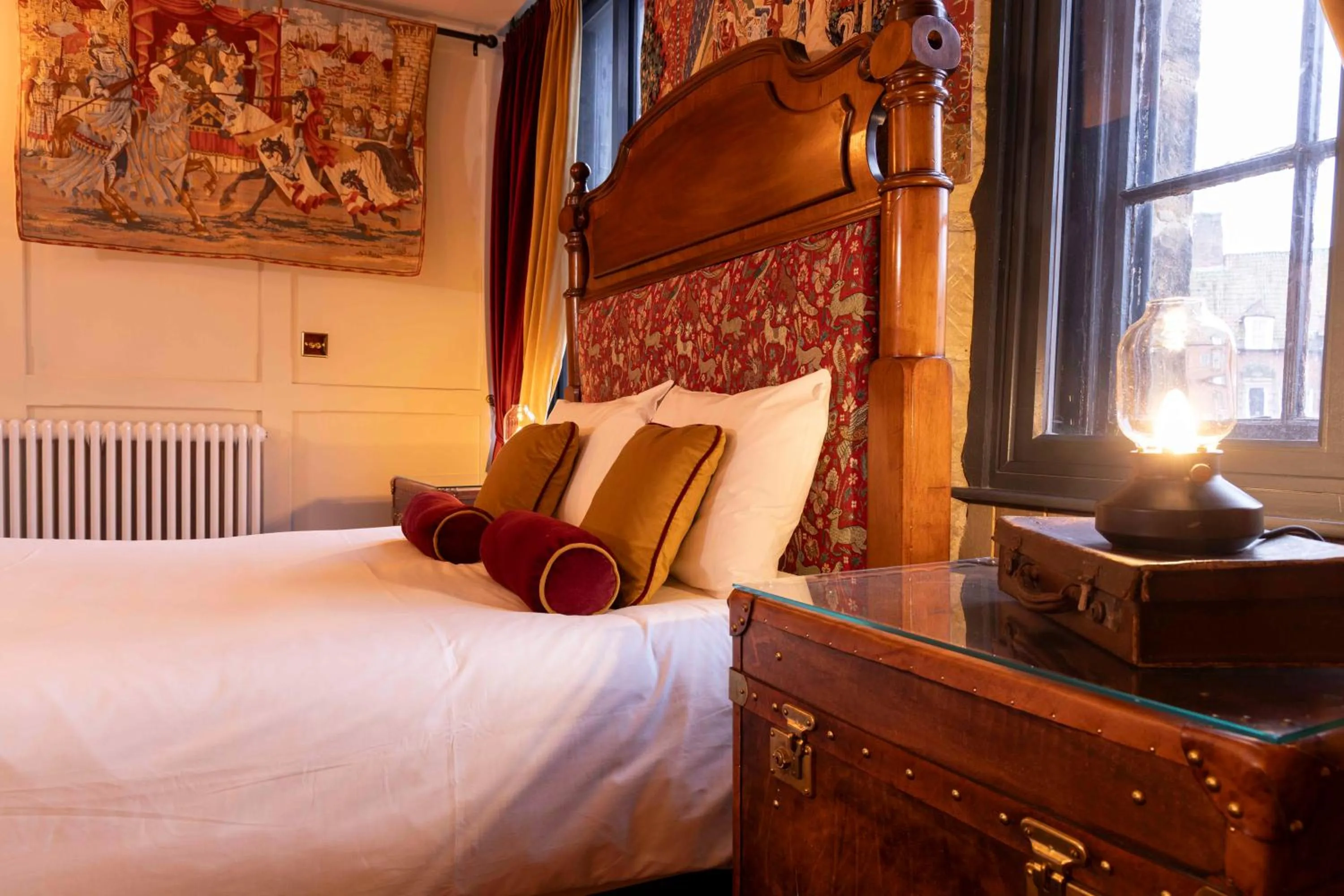 Bedroom, Bed in The Dirty Bottles Hotel