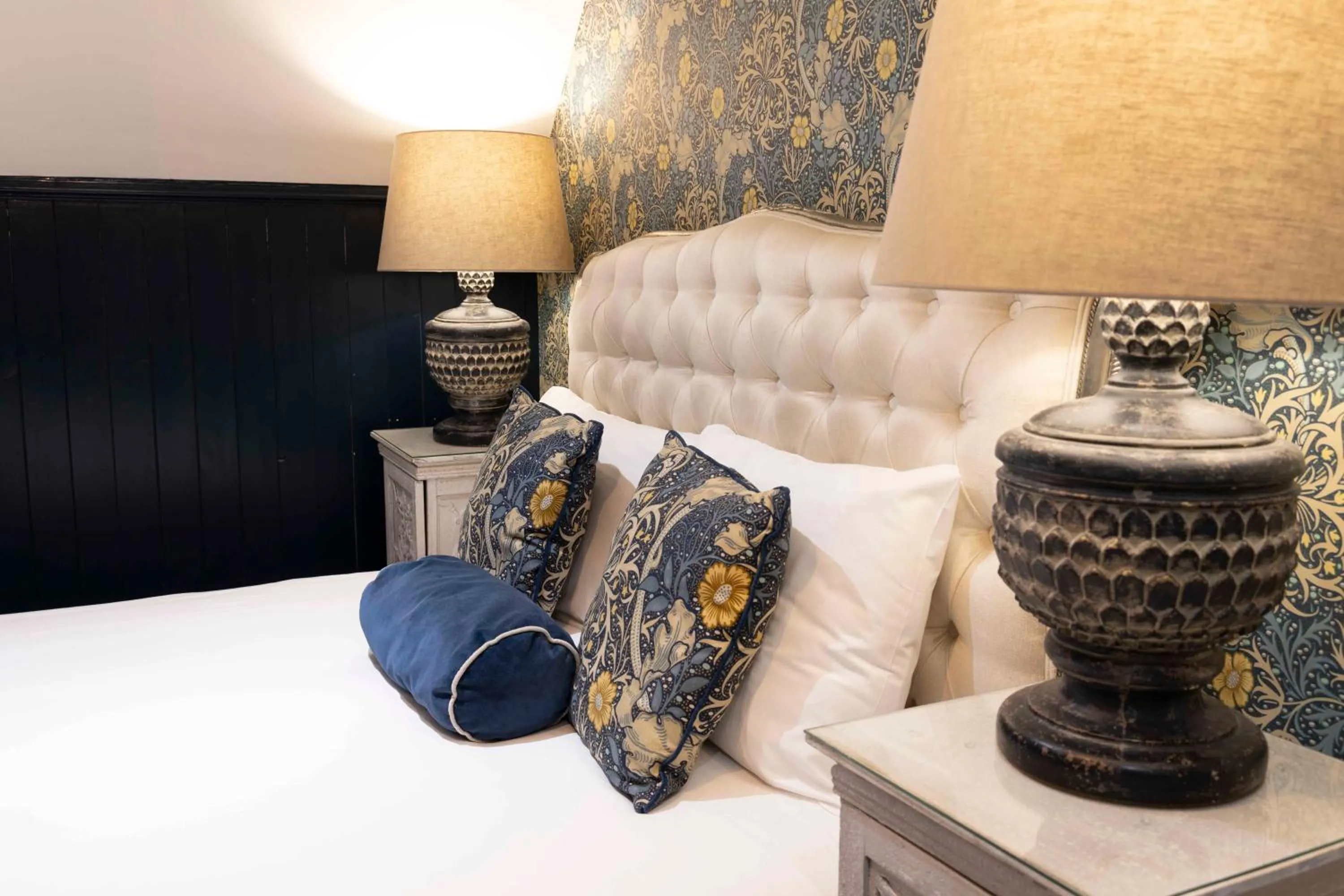 Bedroom, Bed in The Dirty Bottles Hotel