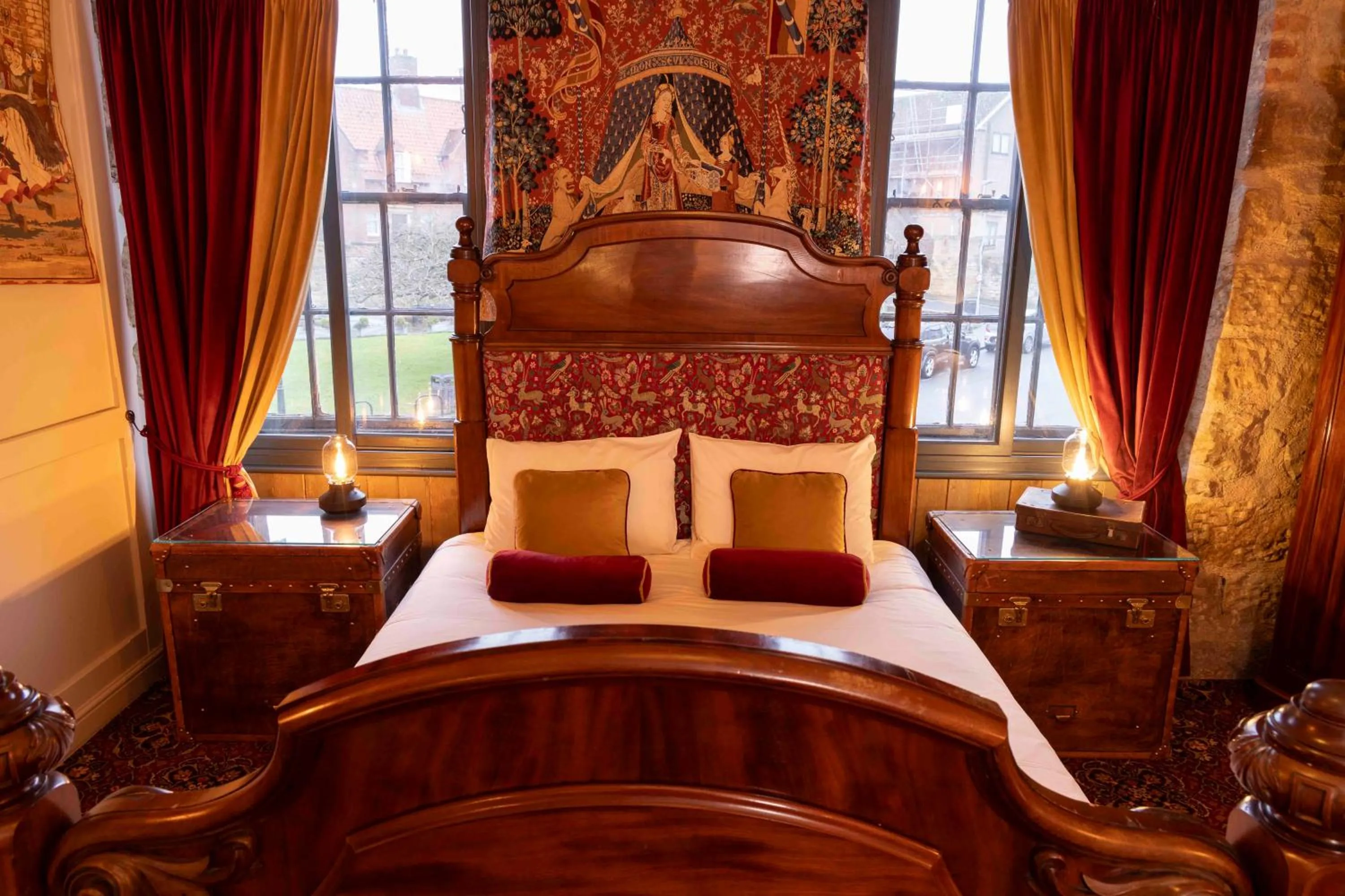 Bedroom, Bed in The Dirty Bottles Hotel