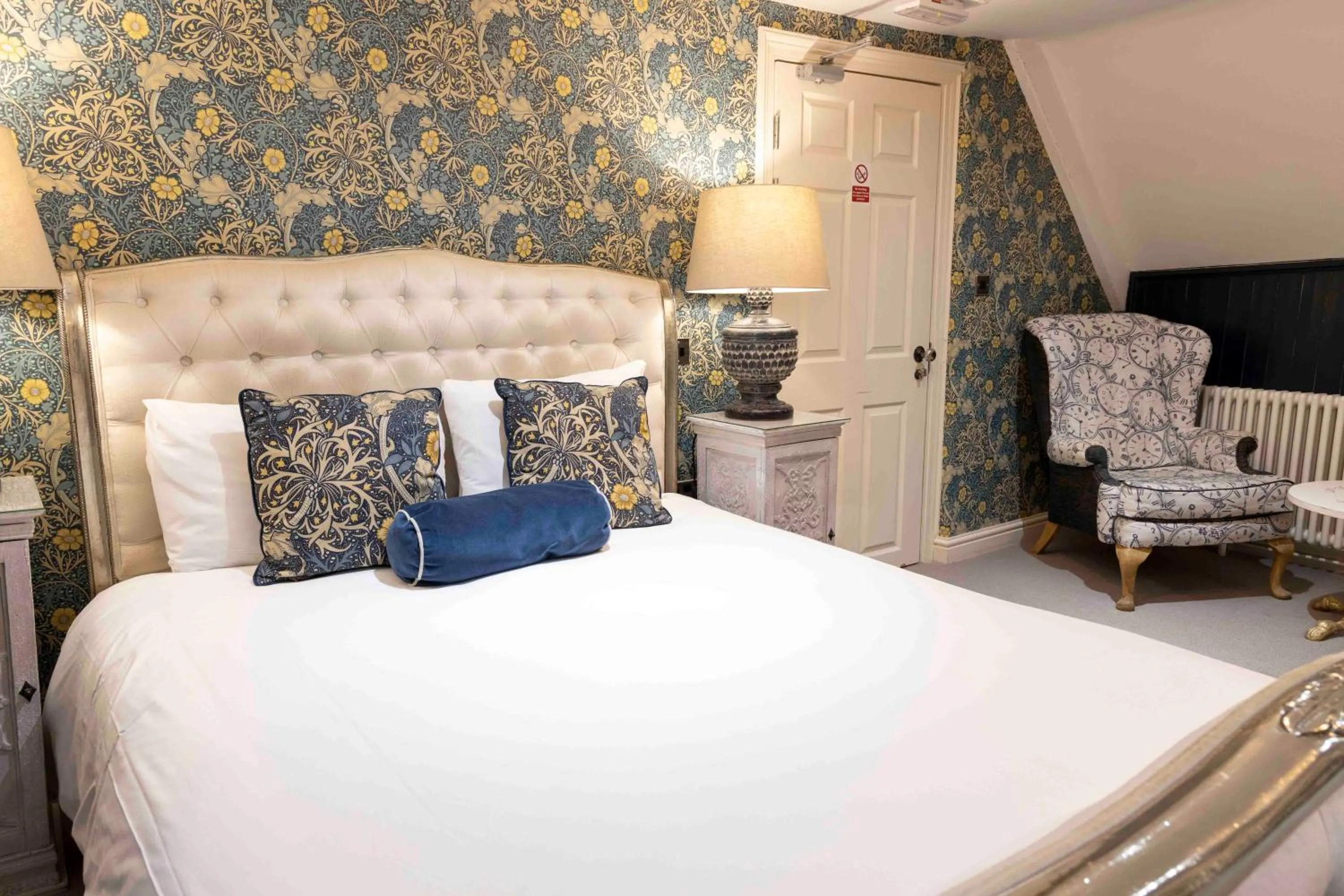 Bedroom, Bed in The Dirty Bottles Hotel