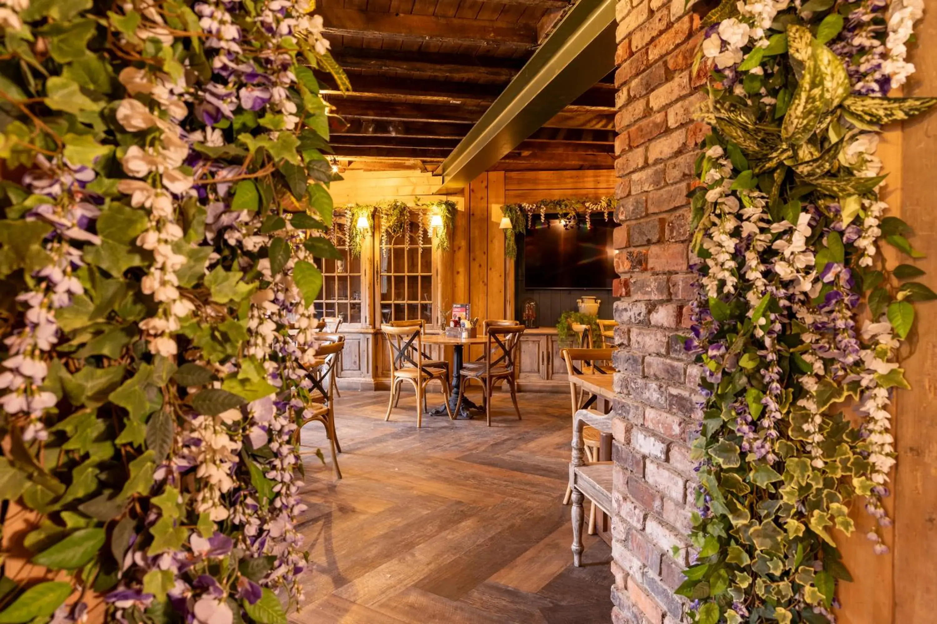 Restaurant/places to eat in The Dirty Bottles Hotel Restaurant/places to eat in The Dirty Bottles Hotel