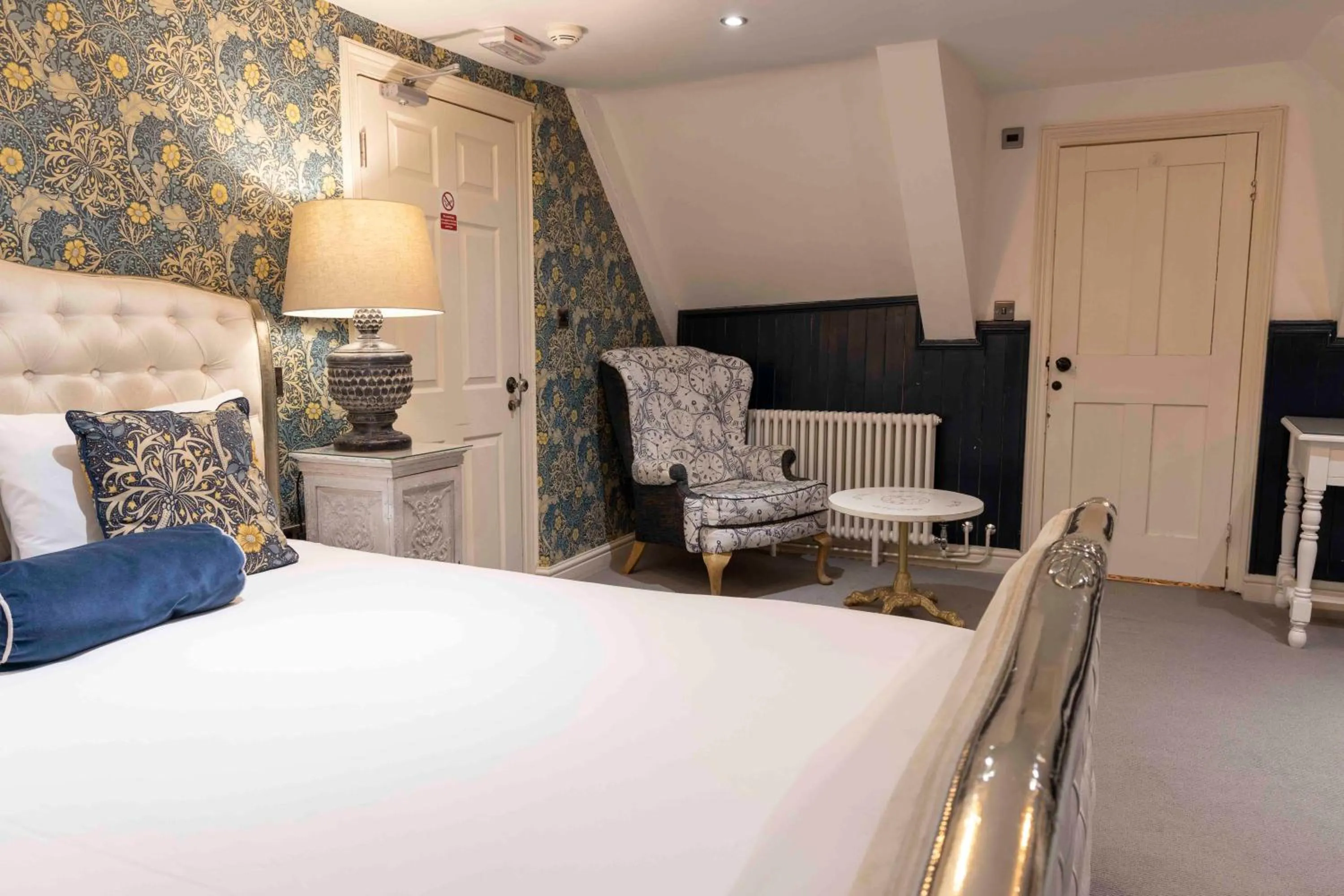 Bedroom, Bed in The Dirty Bottles Hotel