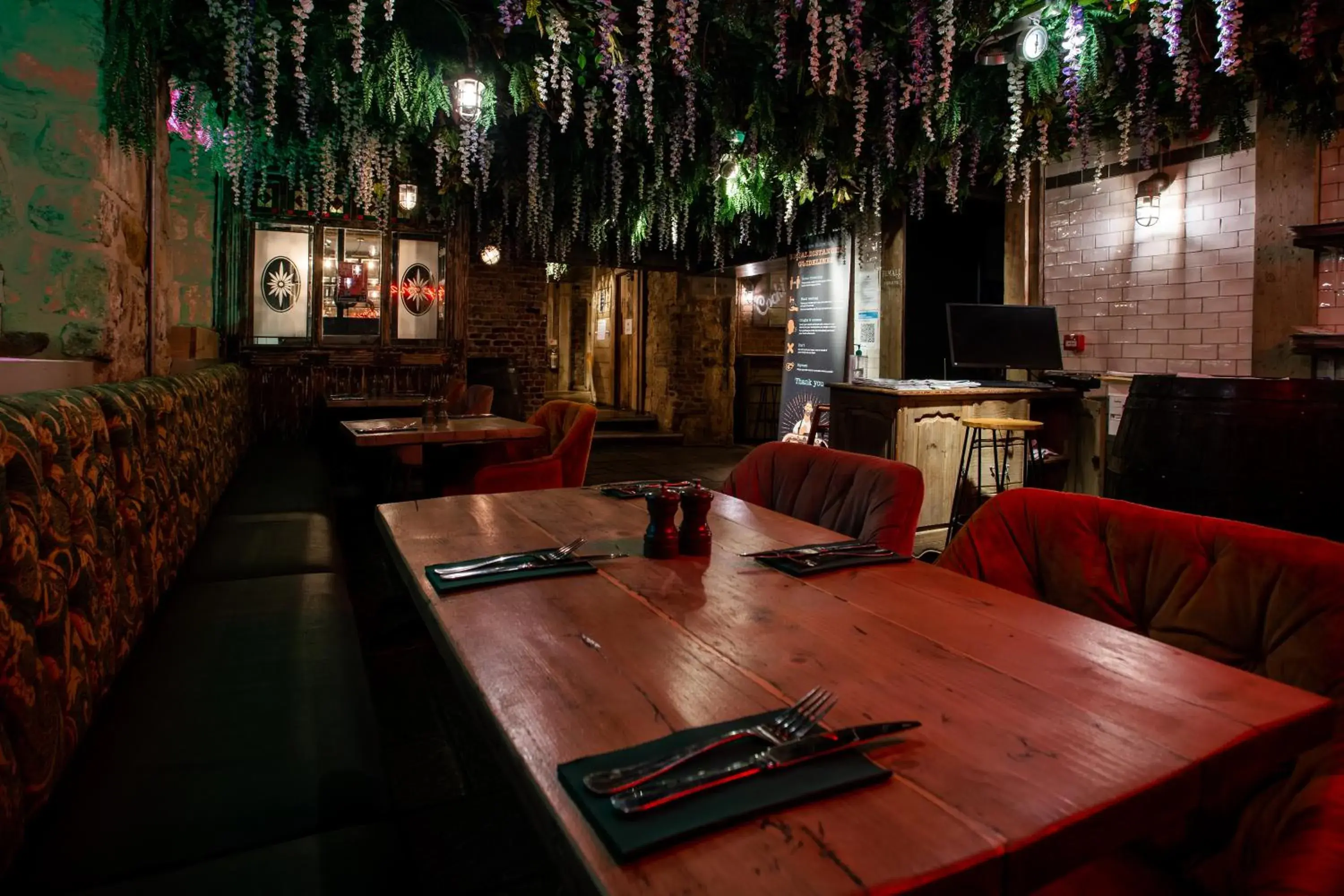 Restaurant/places to eat in The Dirty Bottles Hotel Restaurant/places to eat in The Dirty Bottles Hotel