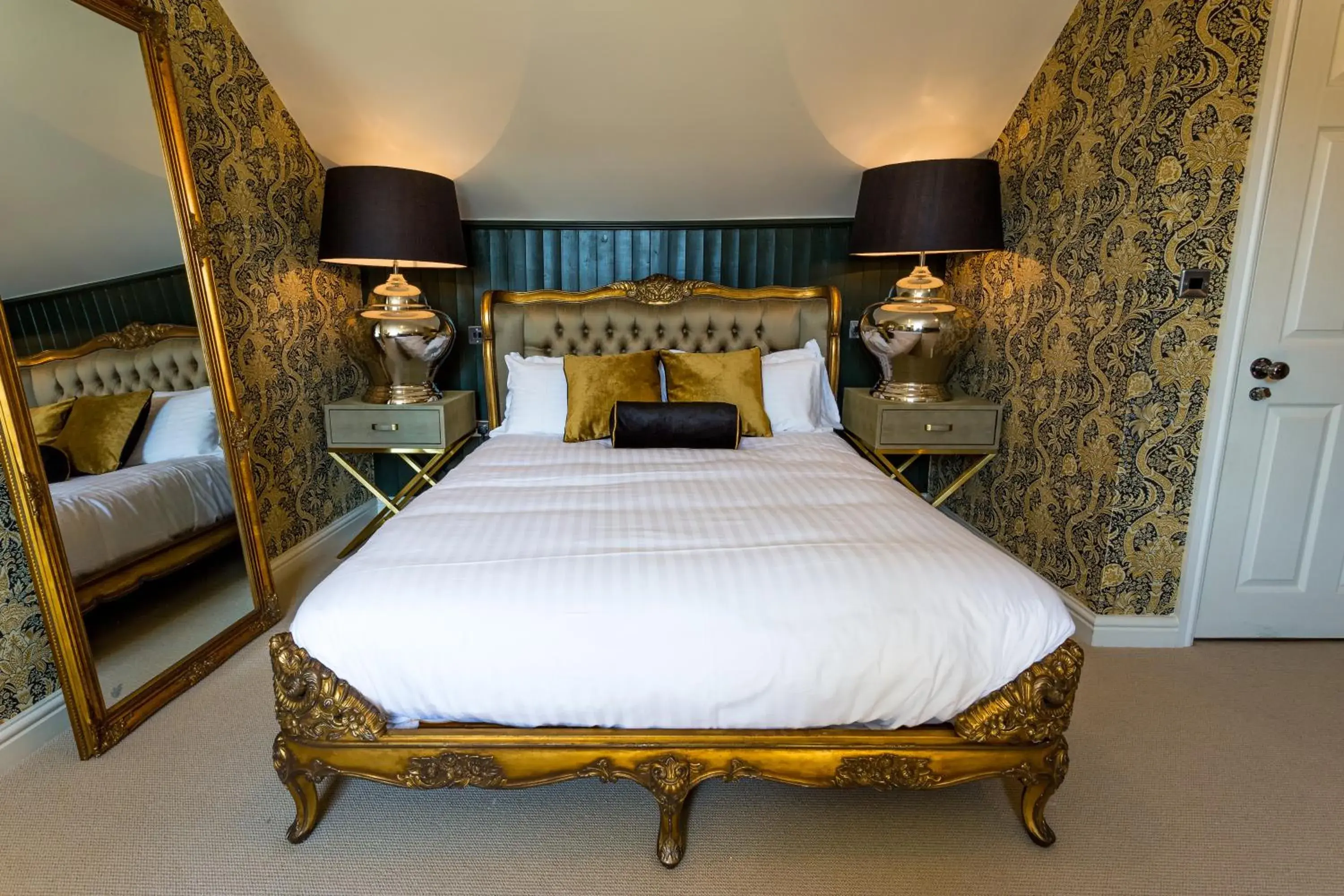 Bedroom, Bed in The Dirty Bottles Hotel Bedroom, Bed in The Dirty Bottles Hotel