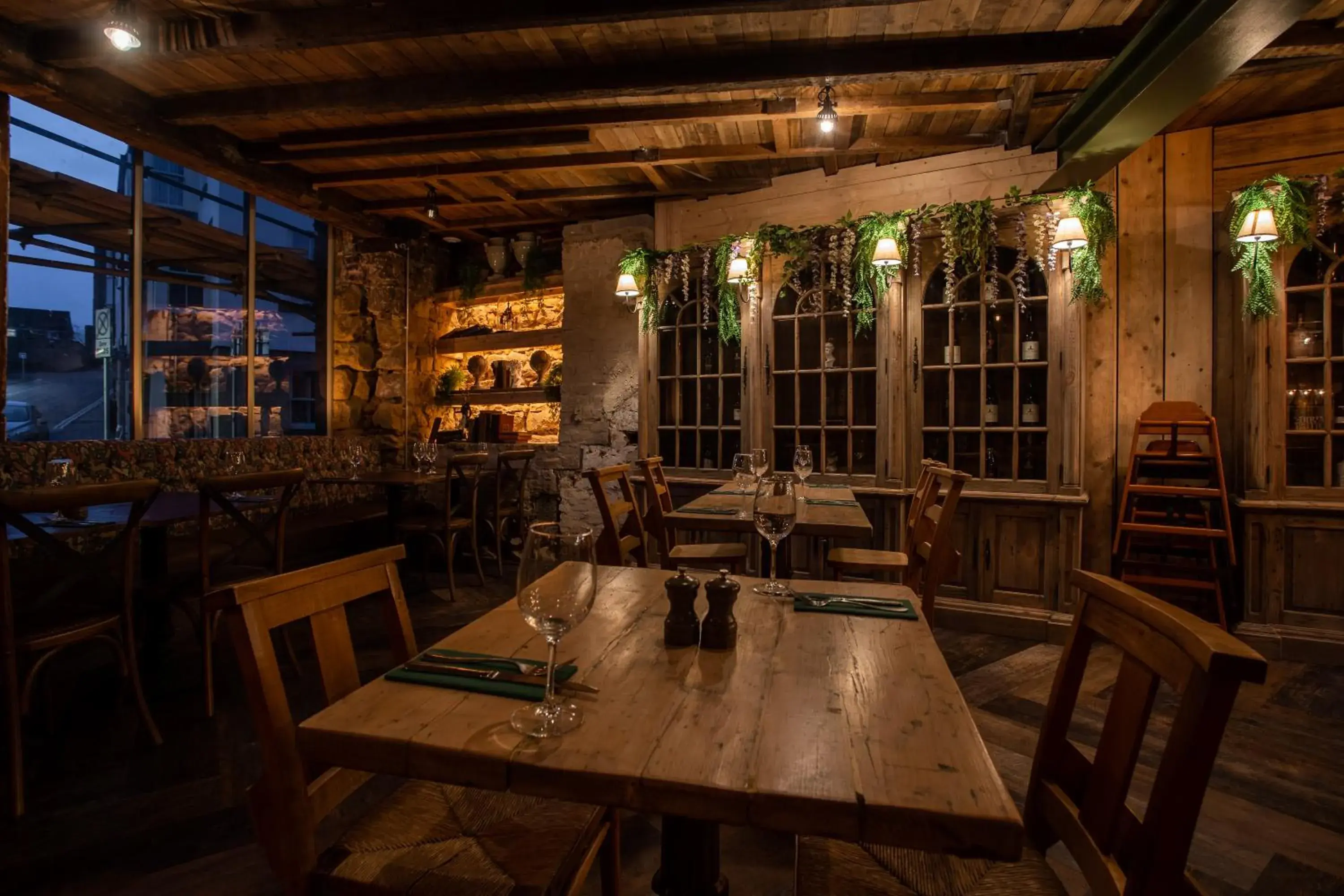 Restaurant/places to eat in The Dirty Bottles Hotel Restaurant/places to eat in The Dirty Bottles Hotel