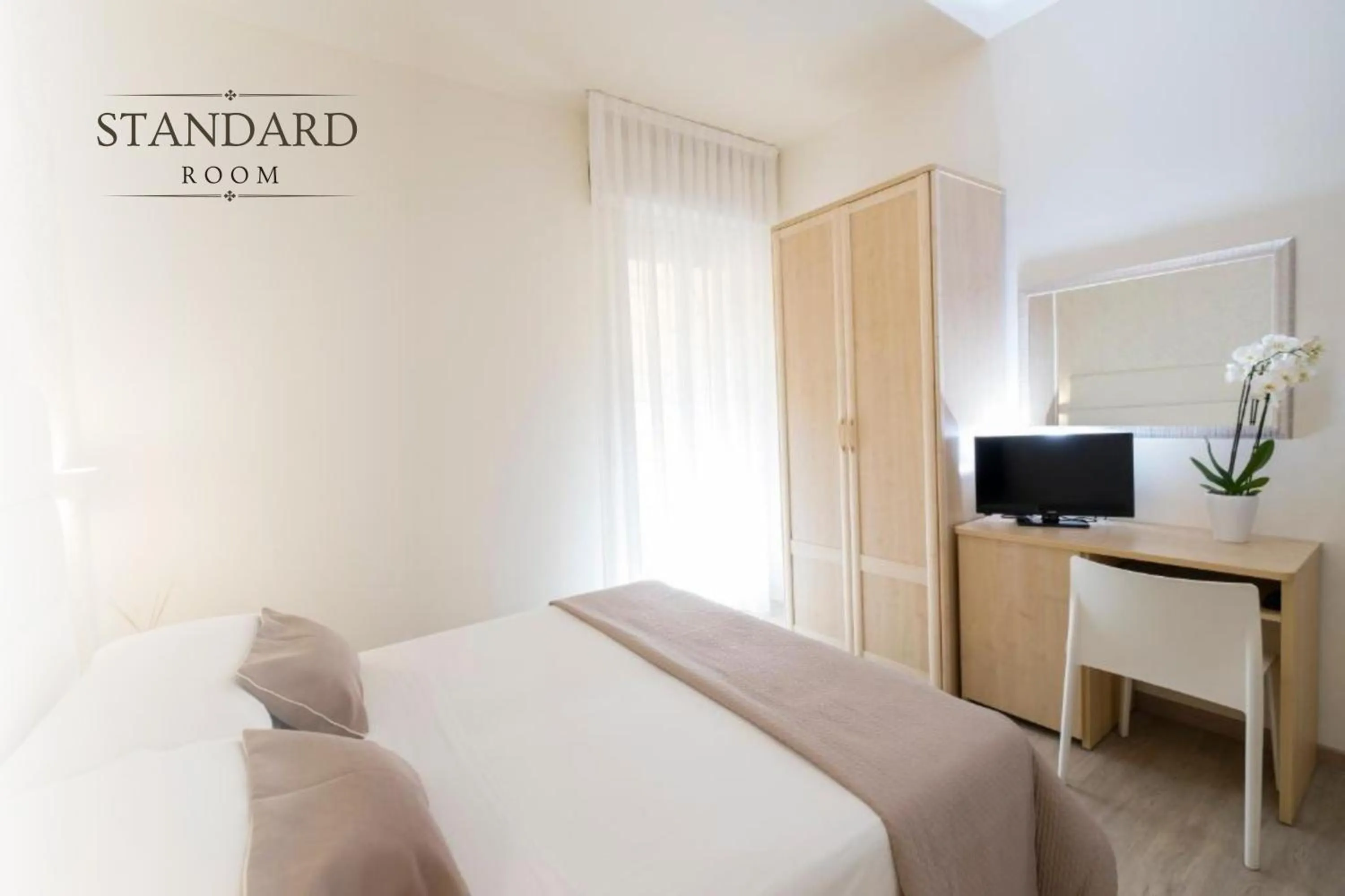 Bed in Hotel Constellation