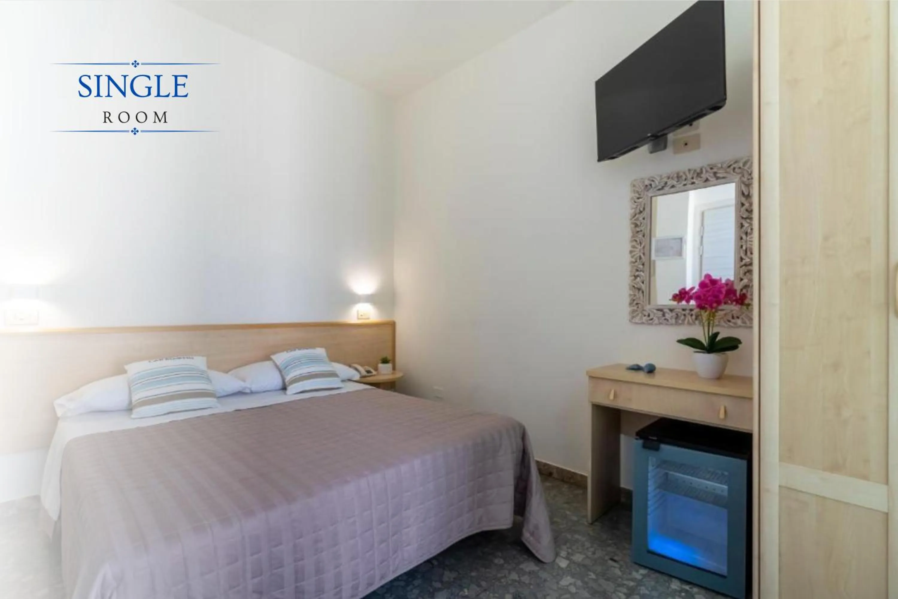 Bed in Hotel Constellation