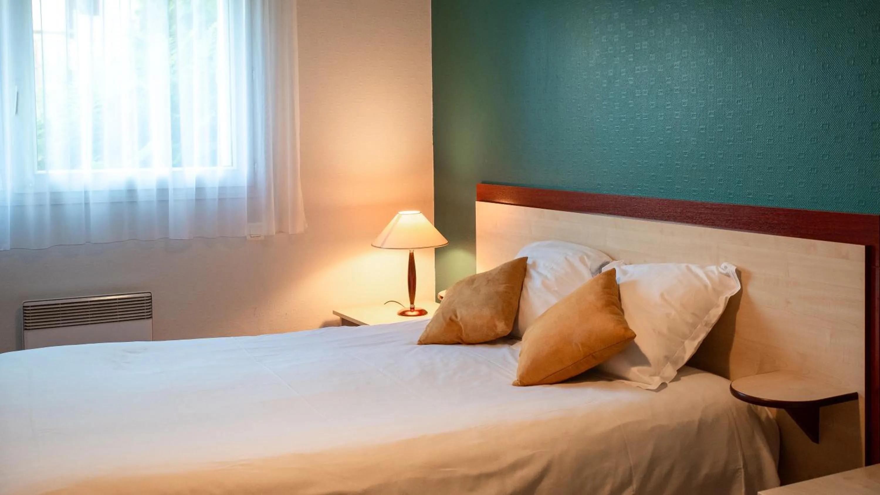 Bed in Terres de France Brest