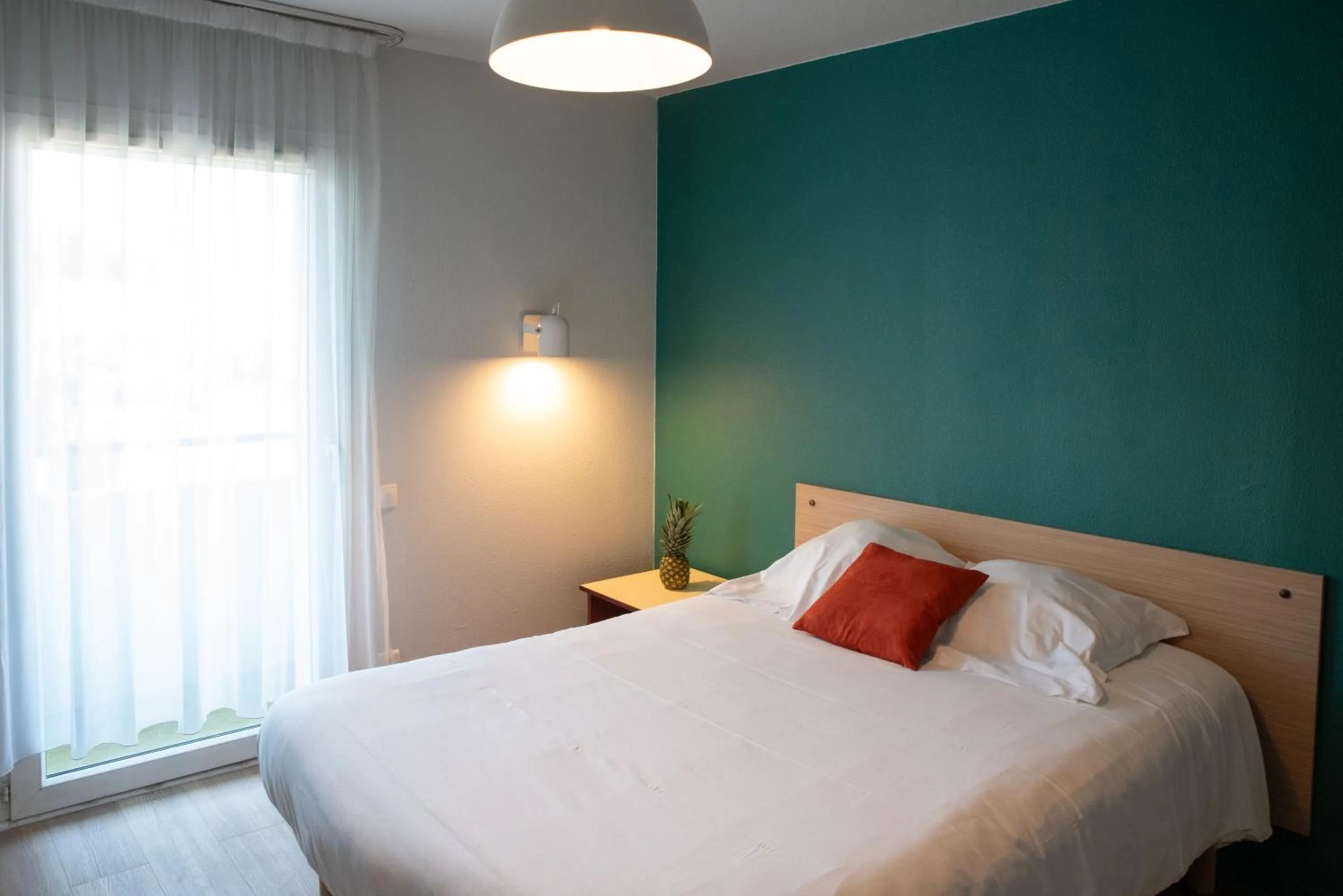 Bed in Terres de France Brest