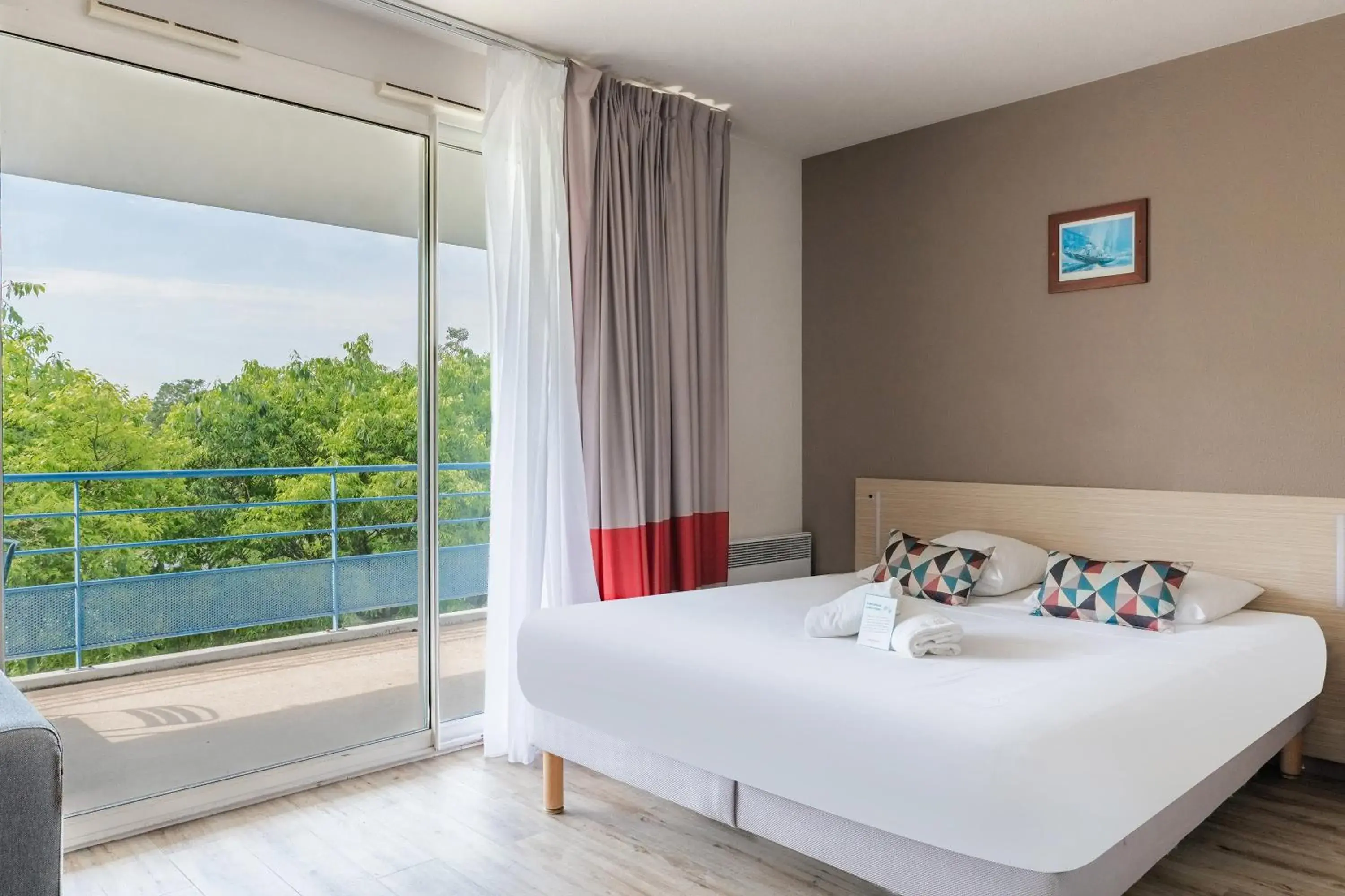 Bed in Appart'City Classic La Rochelle Centre Bed in Appart'City Classic La Rochelle Centre