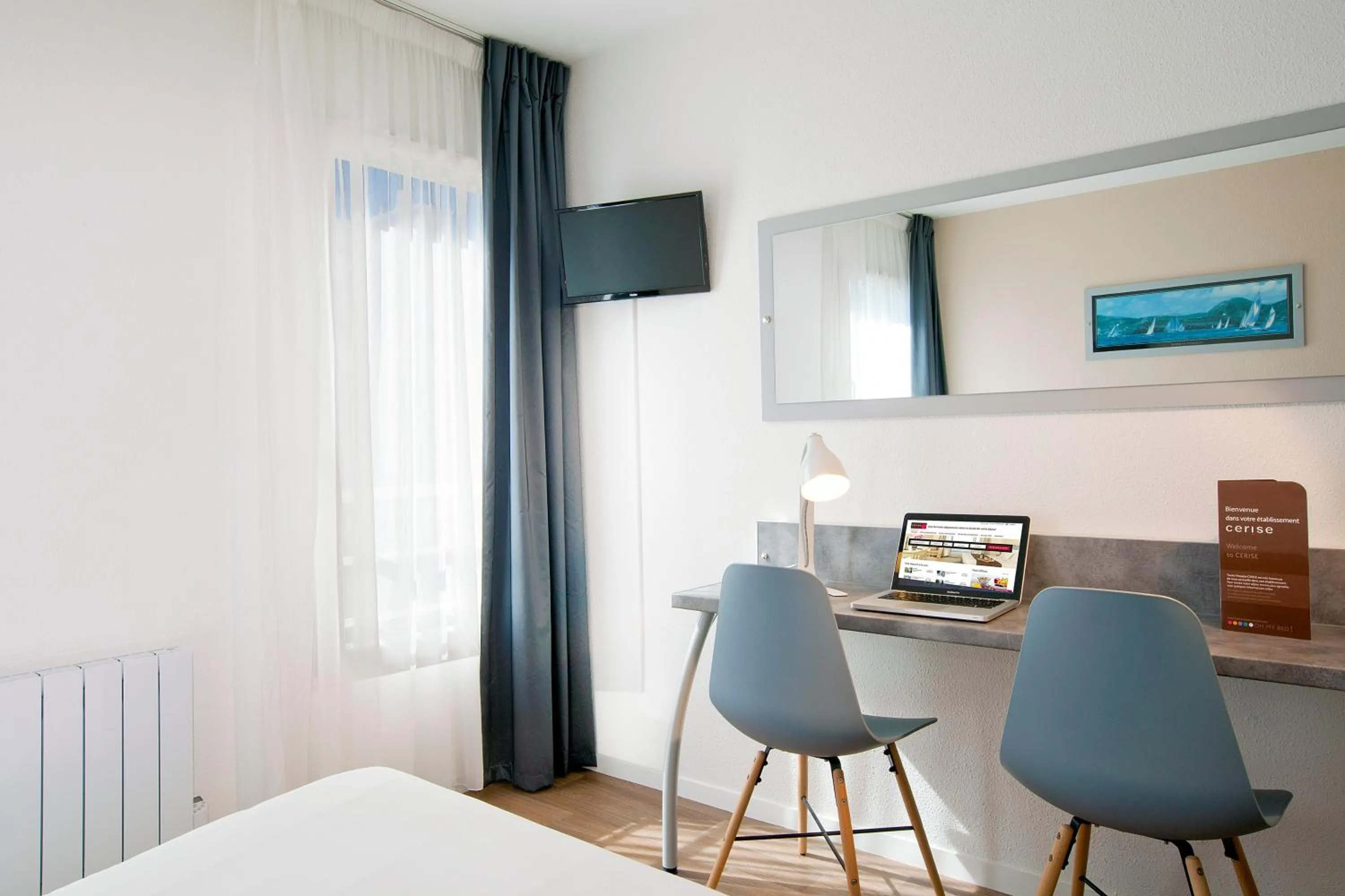 Seating area, Bed in CERISE Lannion