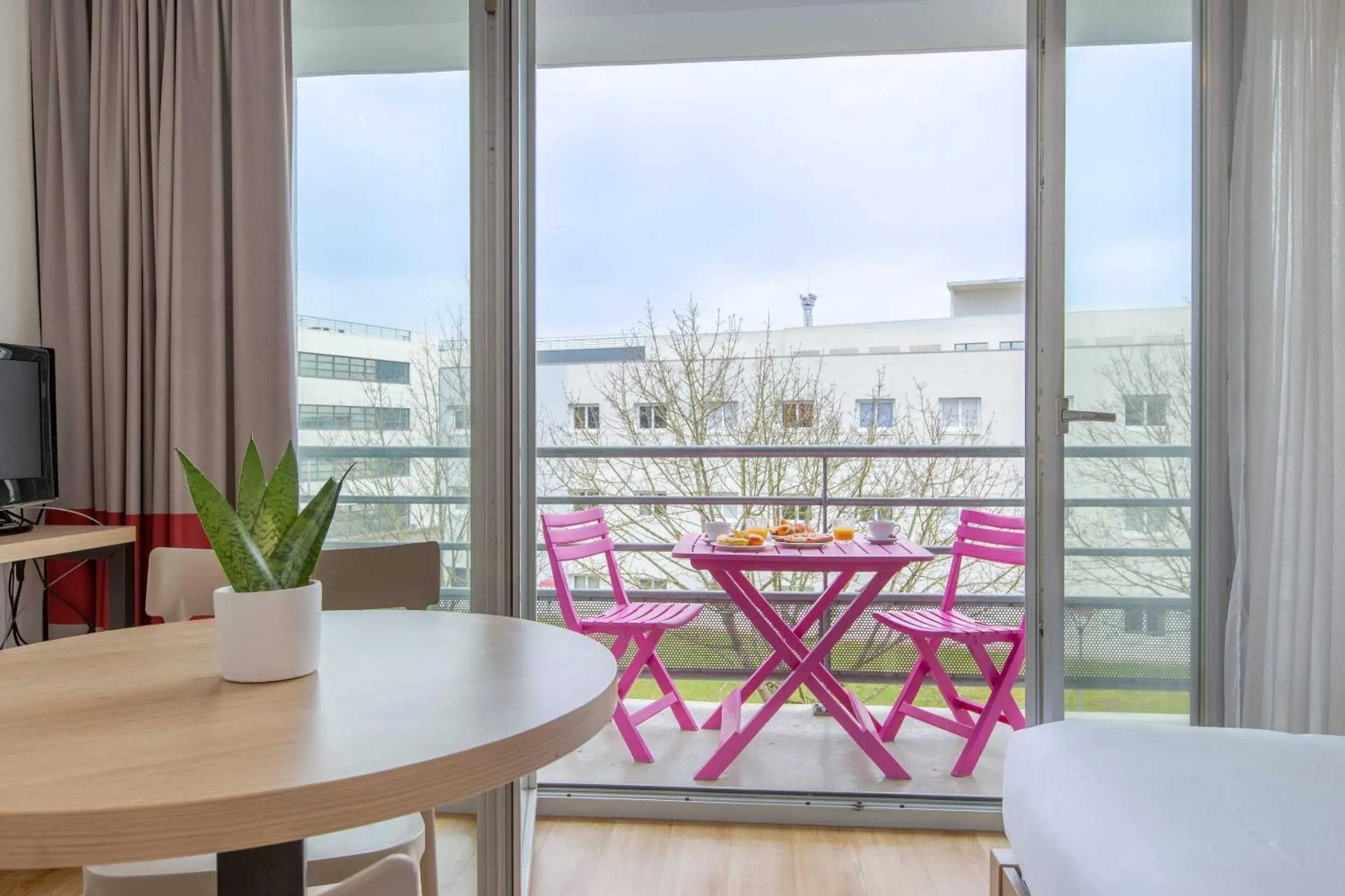 Bedroom in Comfort Aparthotel Le Mans Bedroom in Comfort Aparthotel Le Mans