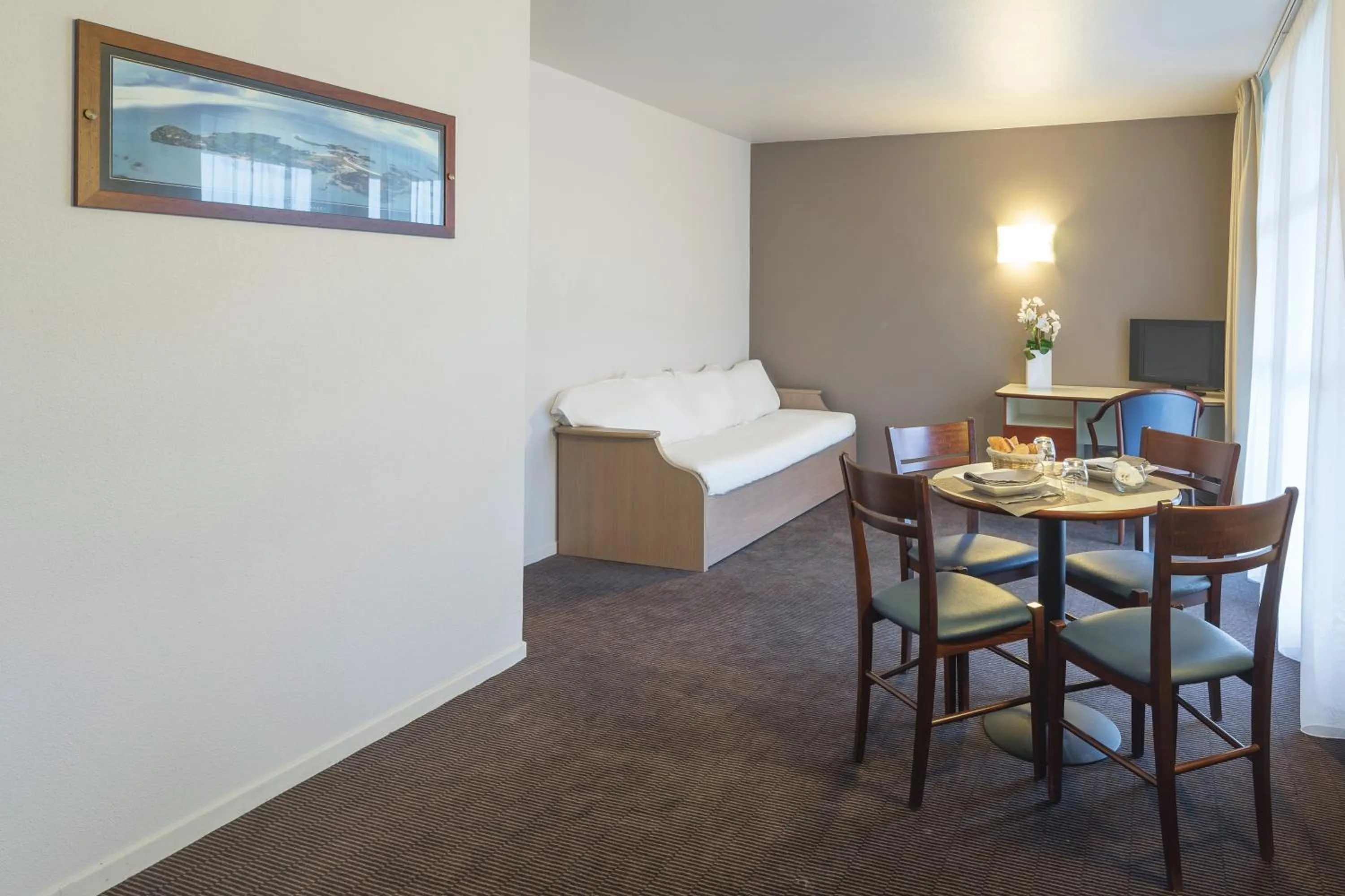 Living room, Bed in Appart'City Classic Nancy