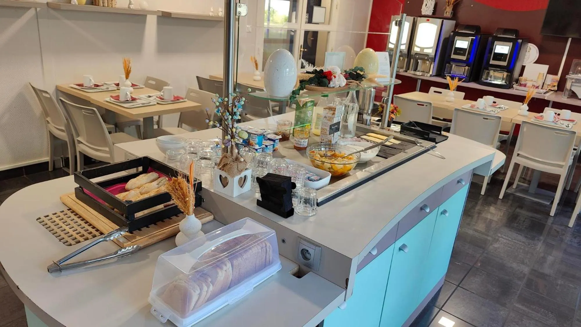 Buffet breakfast in City Résidence Nancy