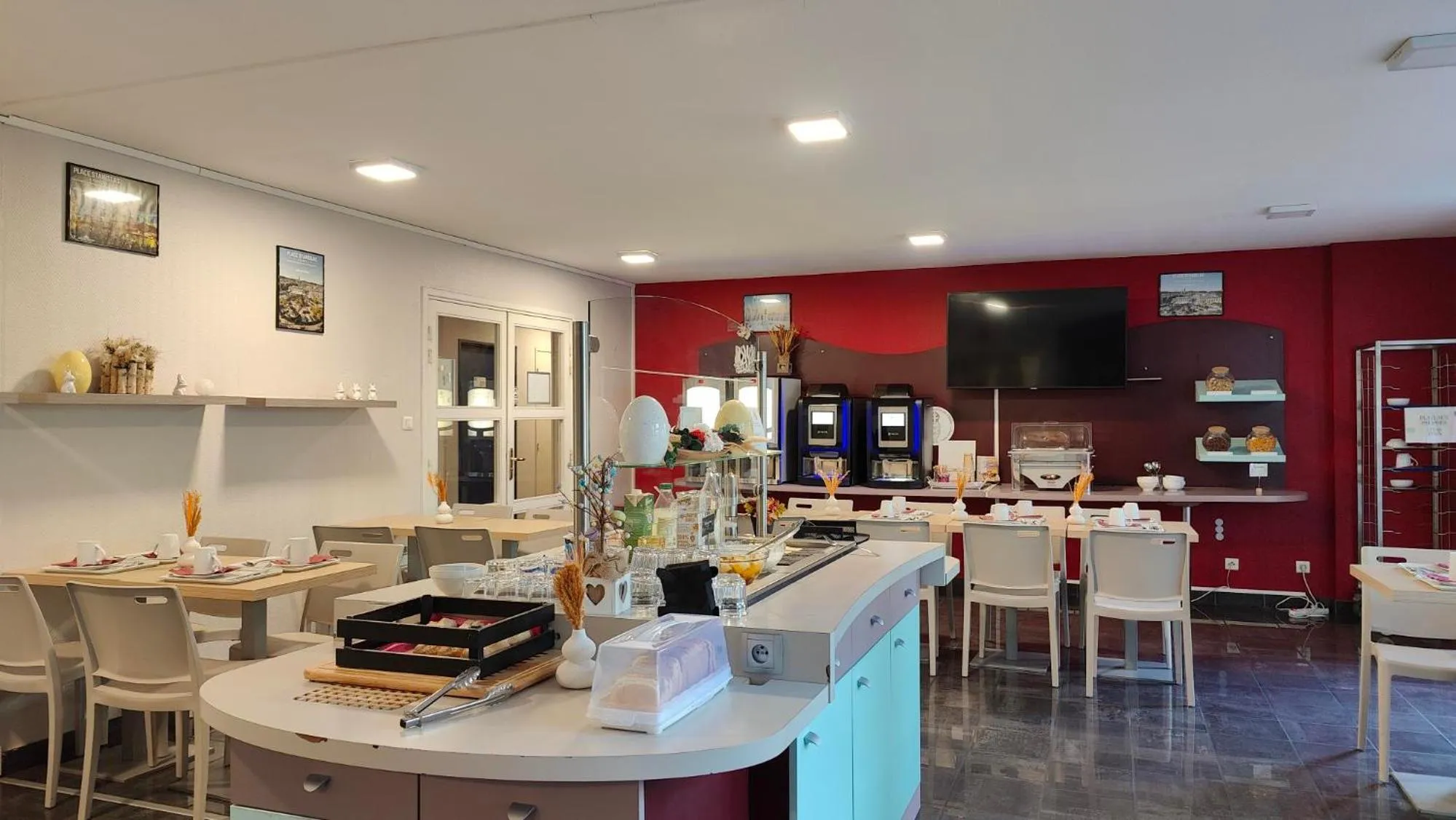 Buffet breakfast in City Résidence Nancy