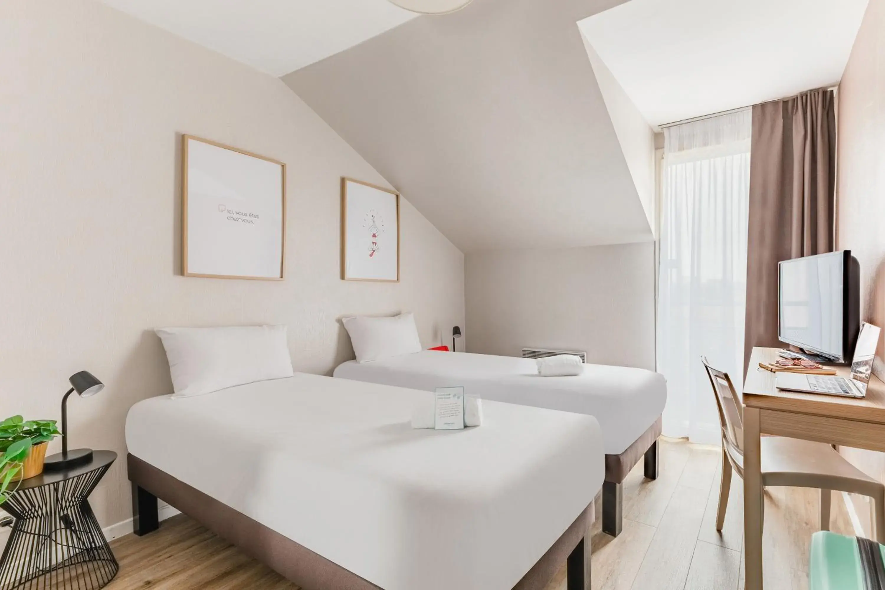 Bed in Appart'City Classic Nantes Quais de Loire Bed in Appart'City Classic Nantes Quais de Loire