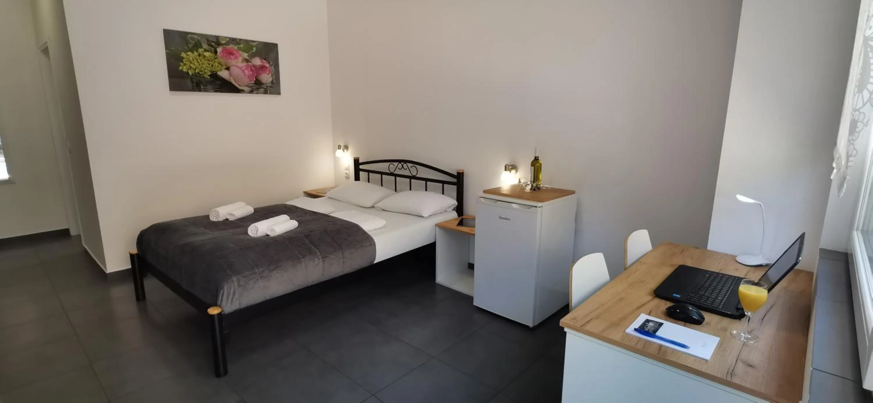 Bed in Apartments Cindra