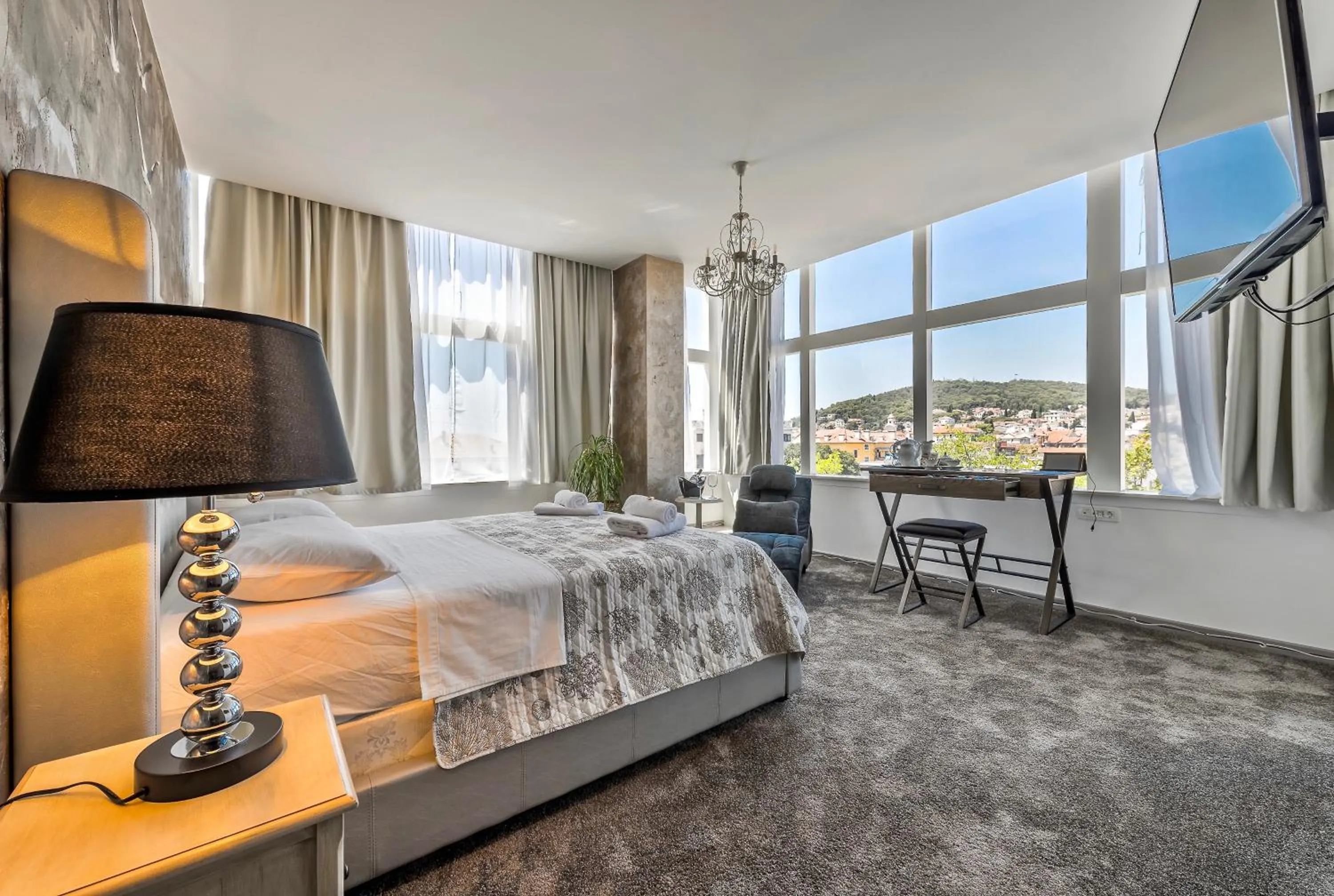 Bathroom, Bed in Prima Luce Downtown