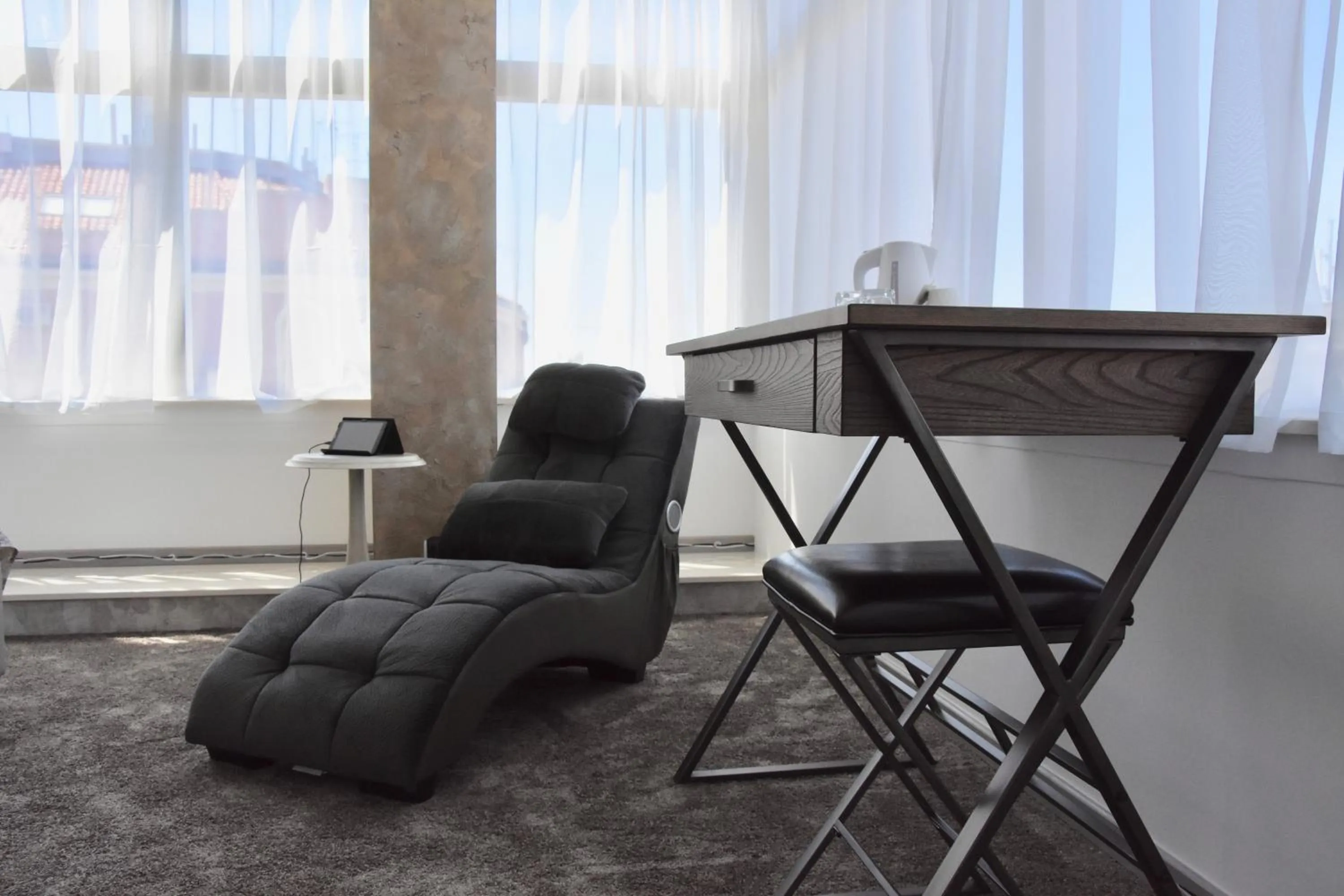 Decorative detail in Prima Luce Downtown