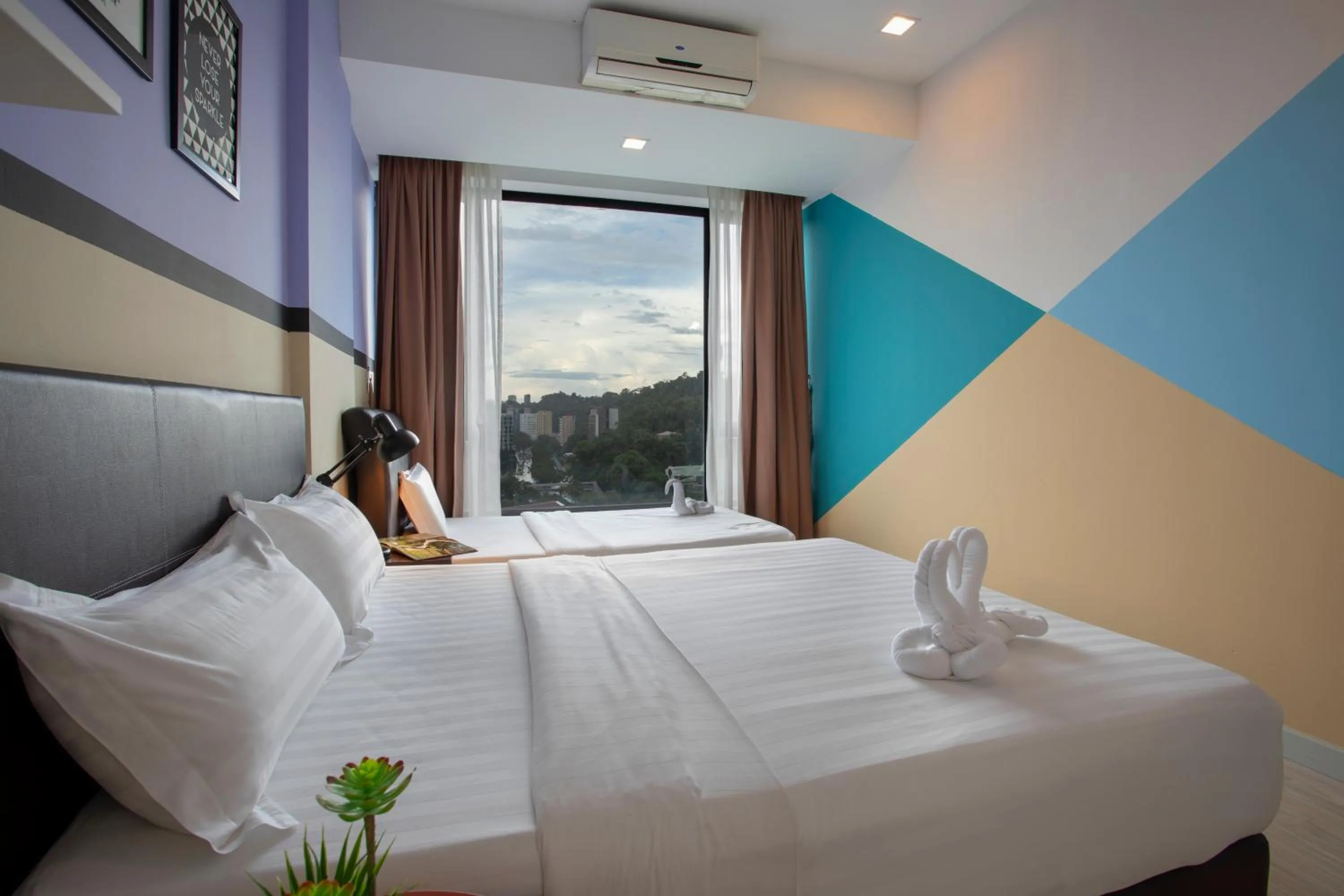 Bed in Cozy Living Sky Apartment