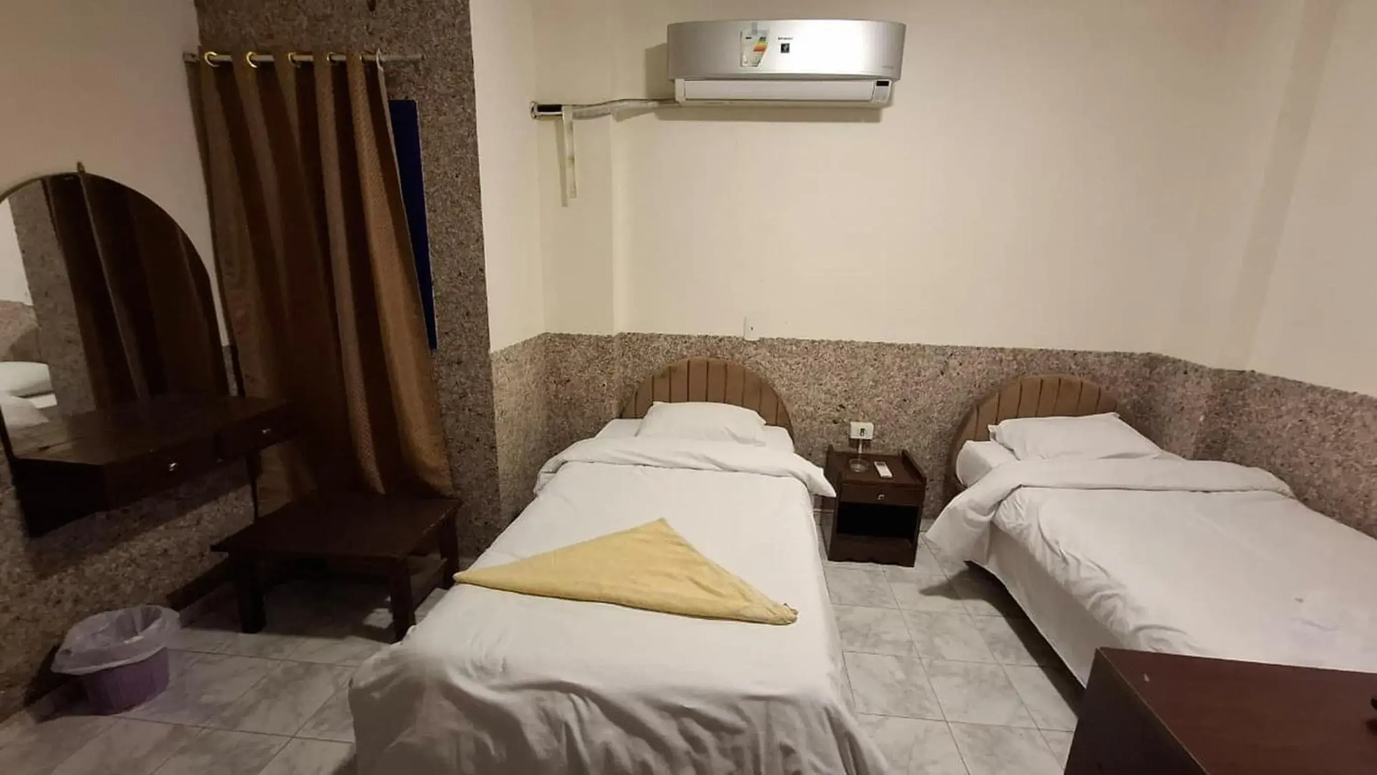 Triple Room with Private Bathroom in Canary Hotel Triple Room with Private Bathroom in Canary Hotel