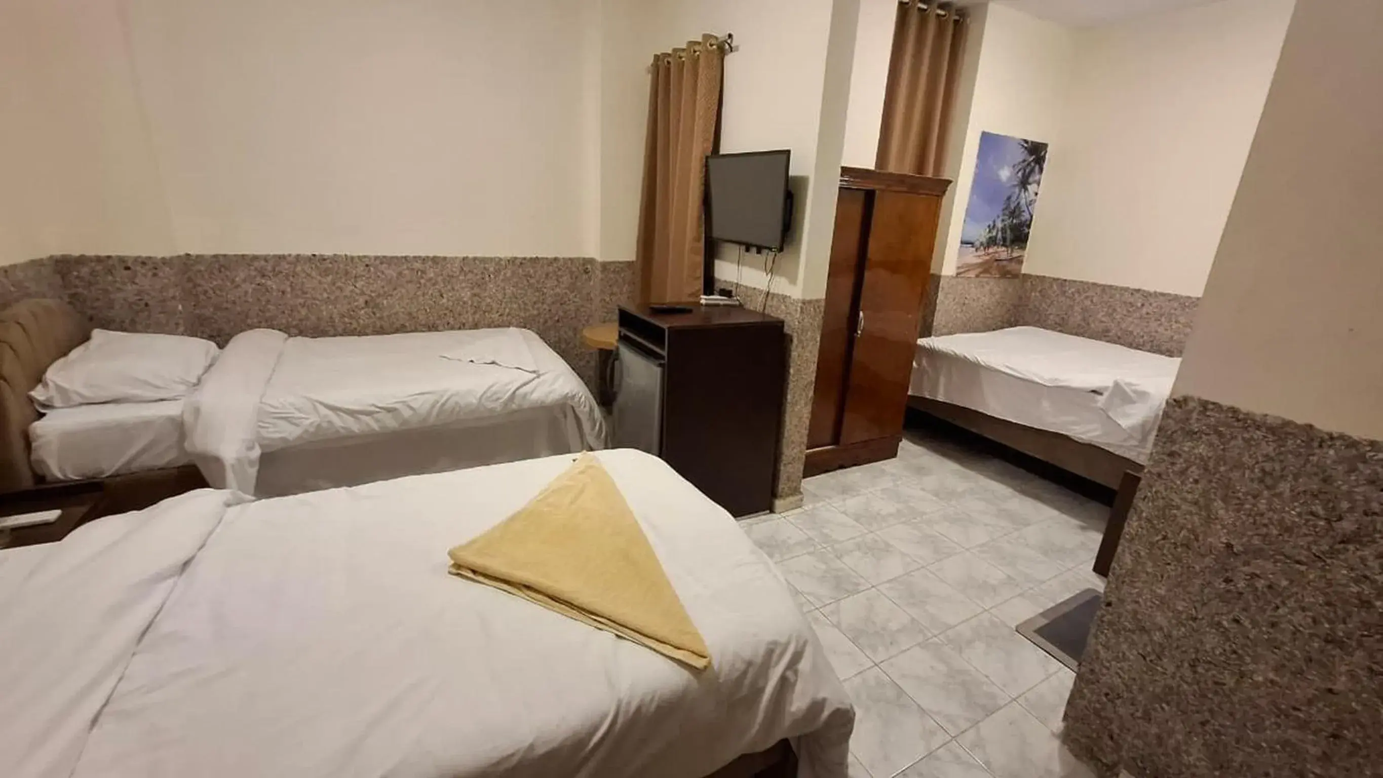 Triple Room with Private Bathroom in Canary Hotel Triple Room with Private Bathroom in Canary Hotel