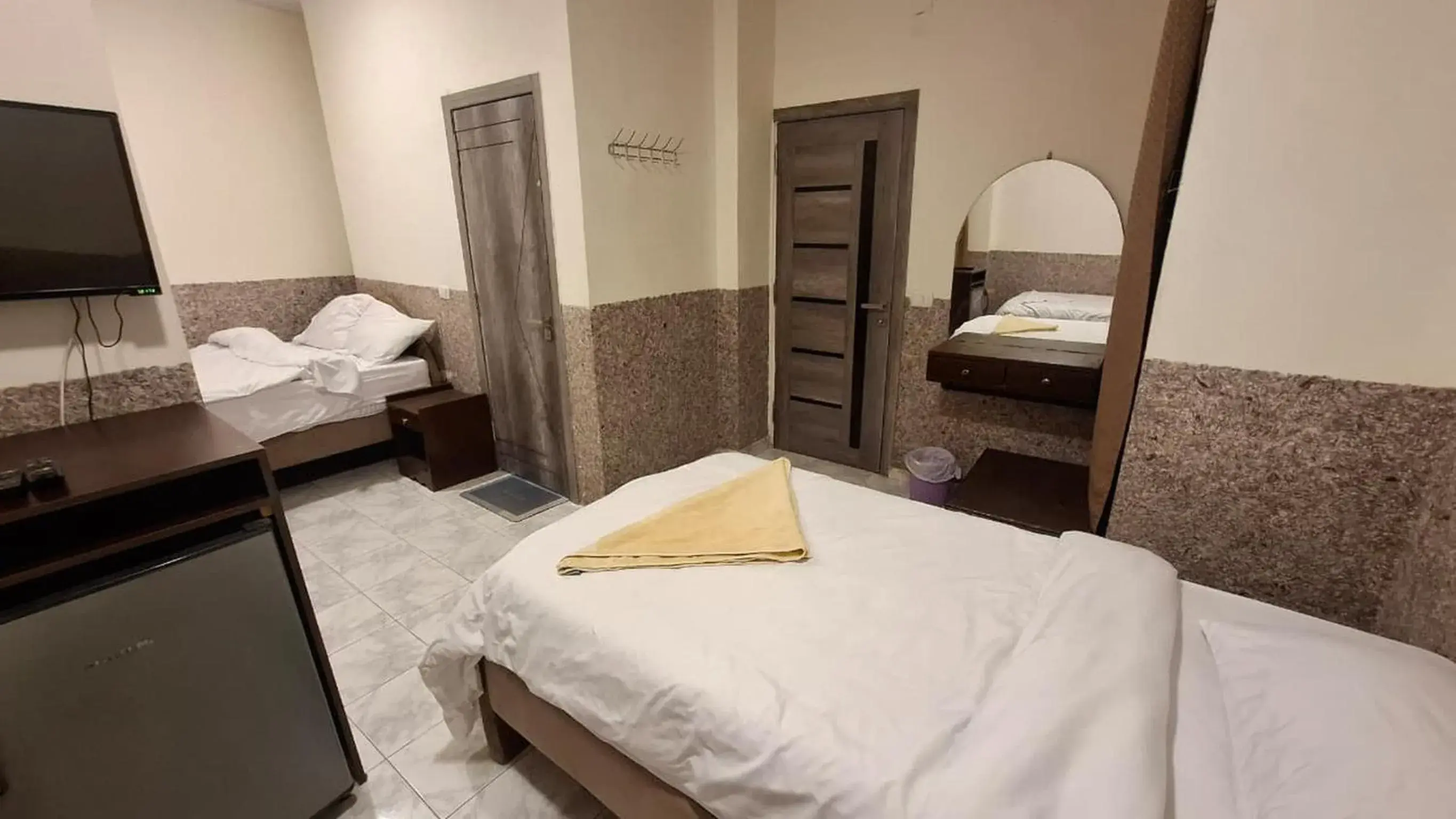 Double Room with Private Bathroom in Canary Hotel Double Room with Private Bathroom in Canary Hotel