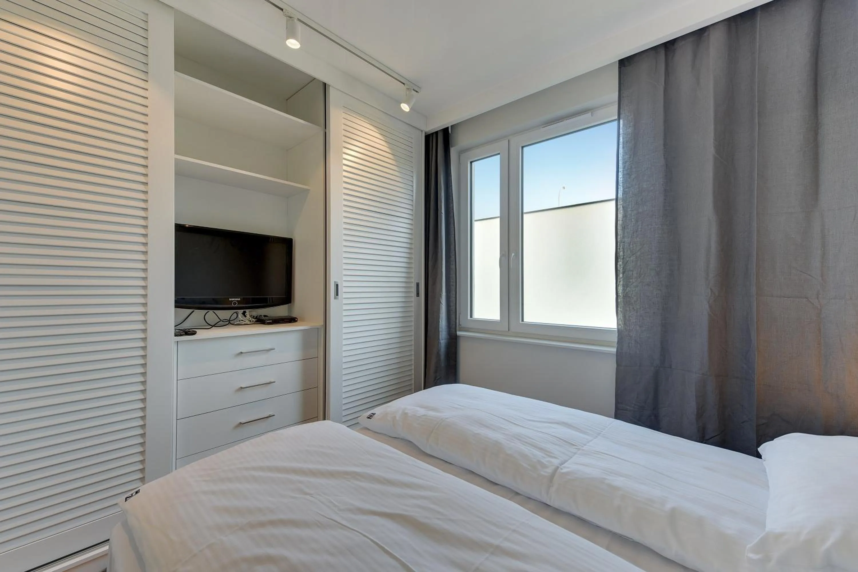 Property building, Bed in INA Rent - Tre Mare Apartamenty