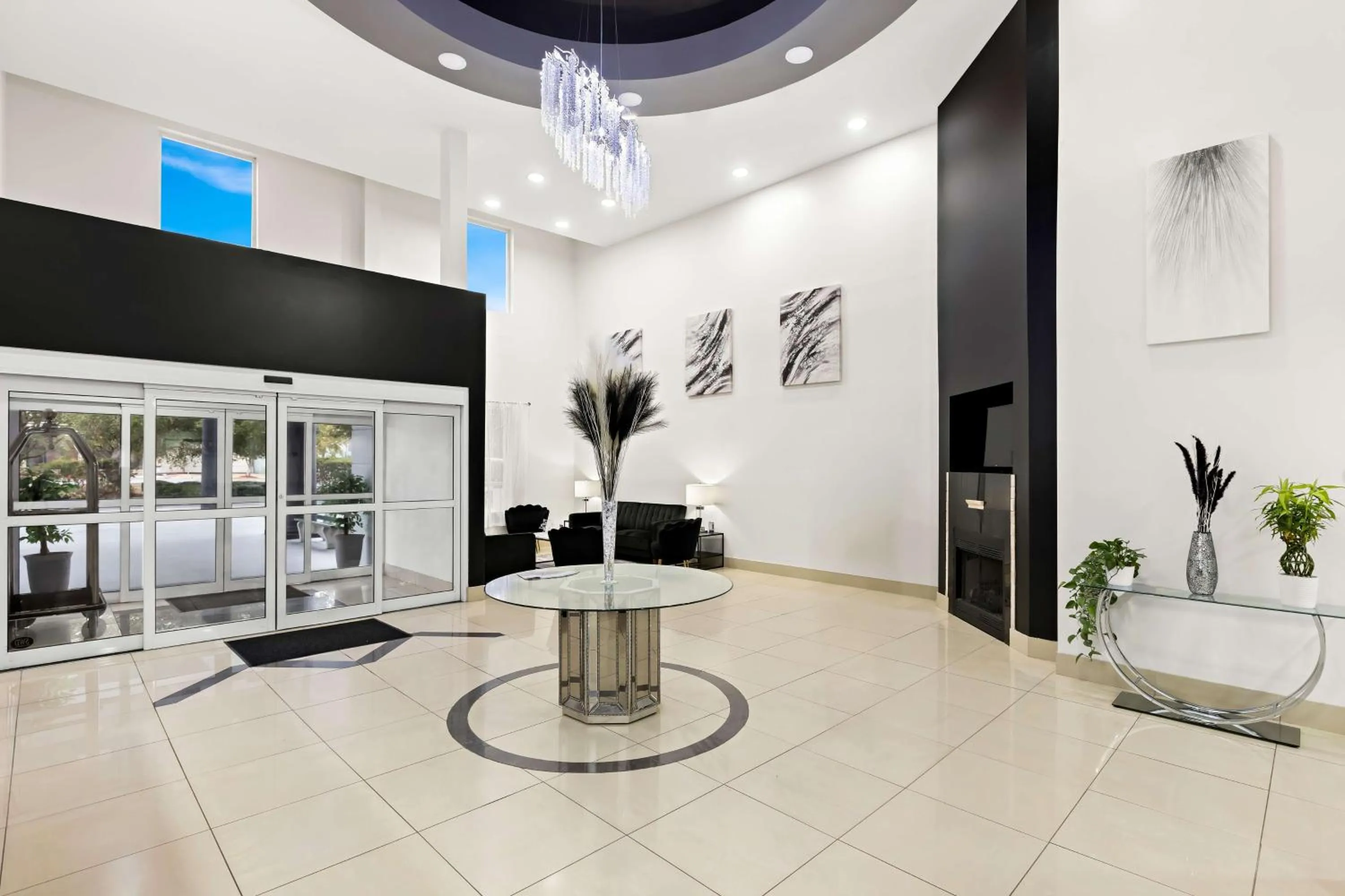 Lobby or reception in Sonesta Essential Savannah